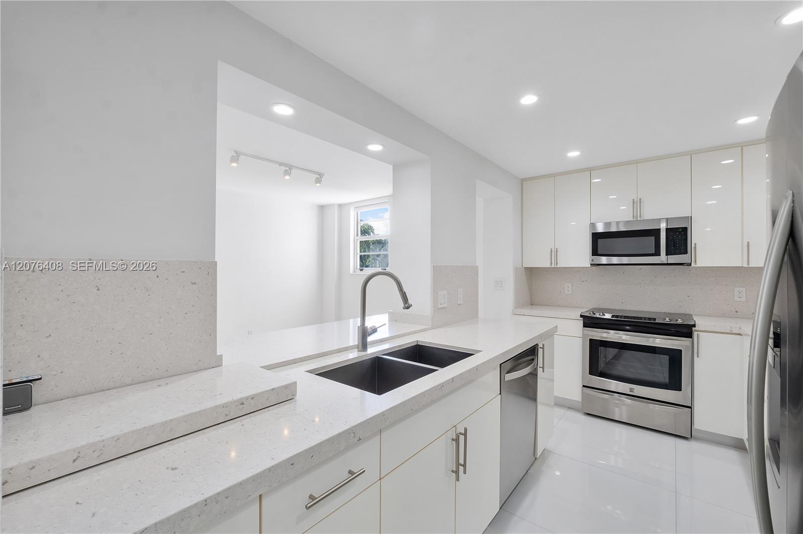 90 Edgewater Dr # 104 — Photo 4