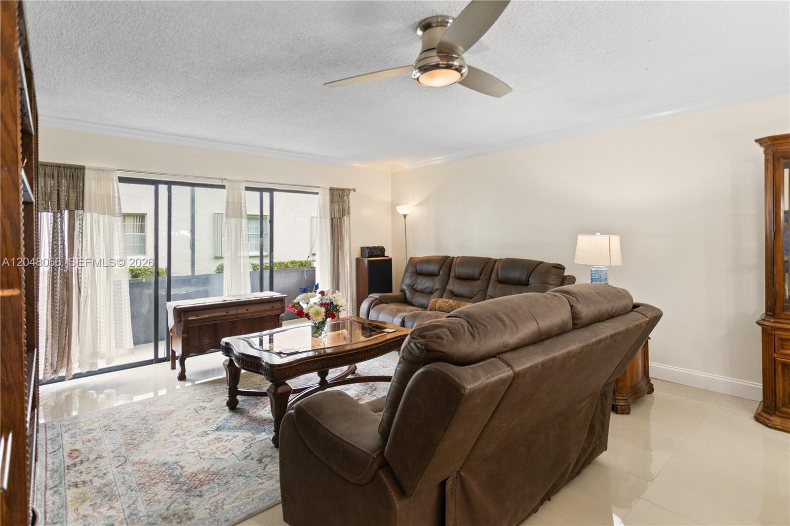 204 E Laurel Dr # 1204 — Photo 2