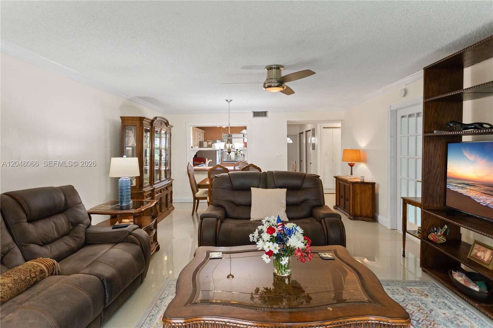 204 E Laurel Dr # 1204 — Photo 3