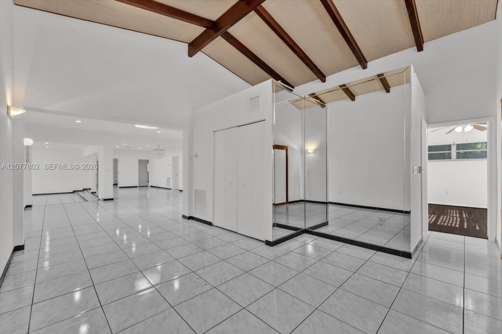 4560 Prairie Ave — Photo 3
