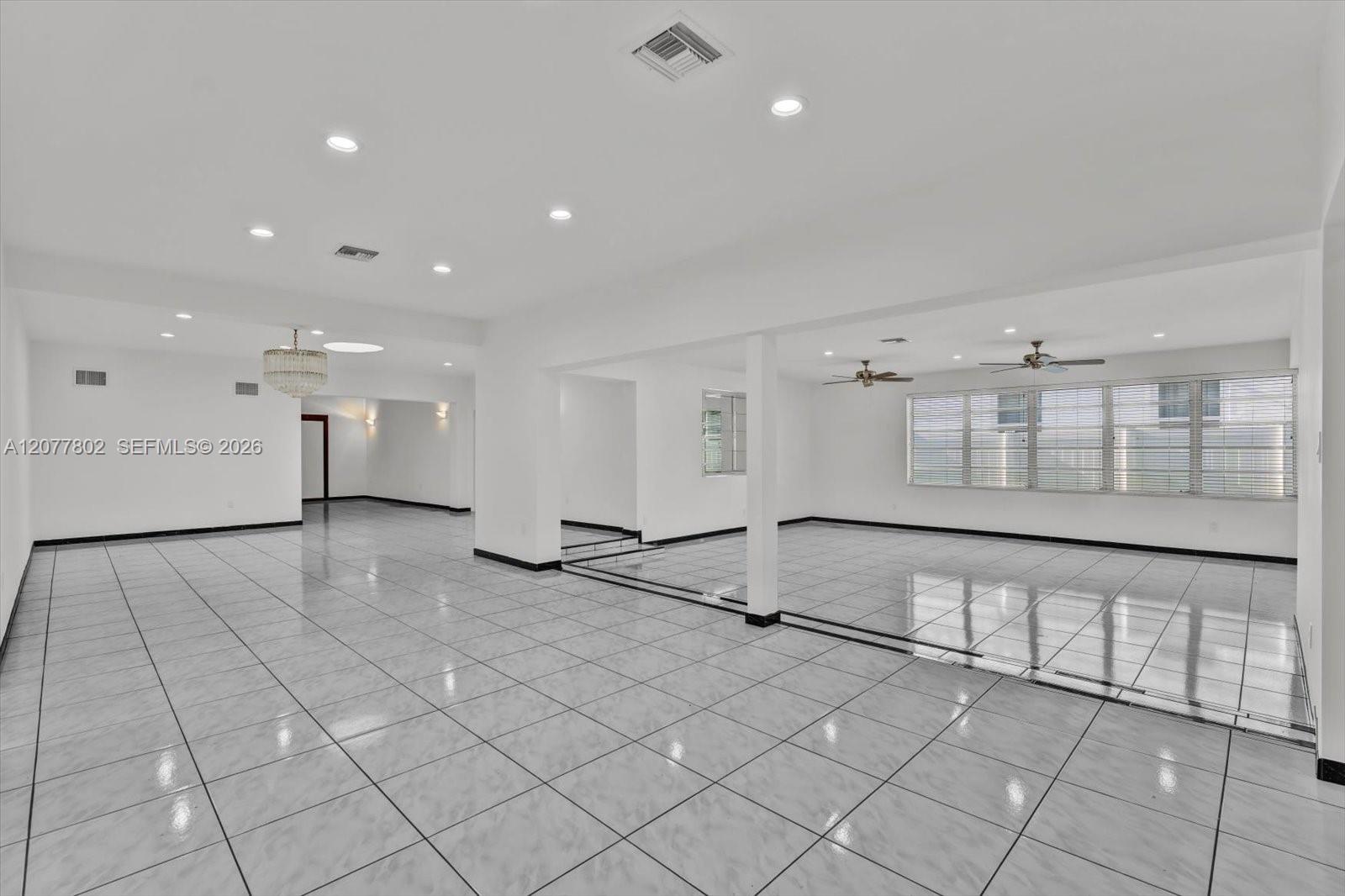 4560 Prairie Ave — Photo 5