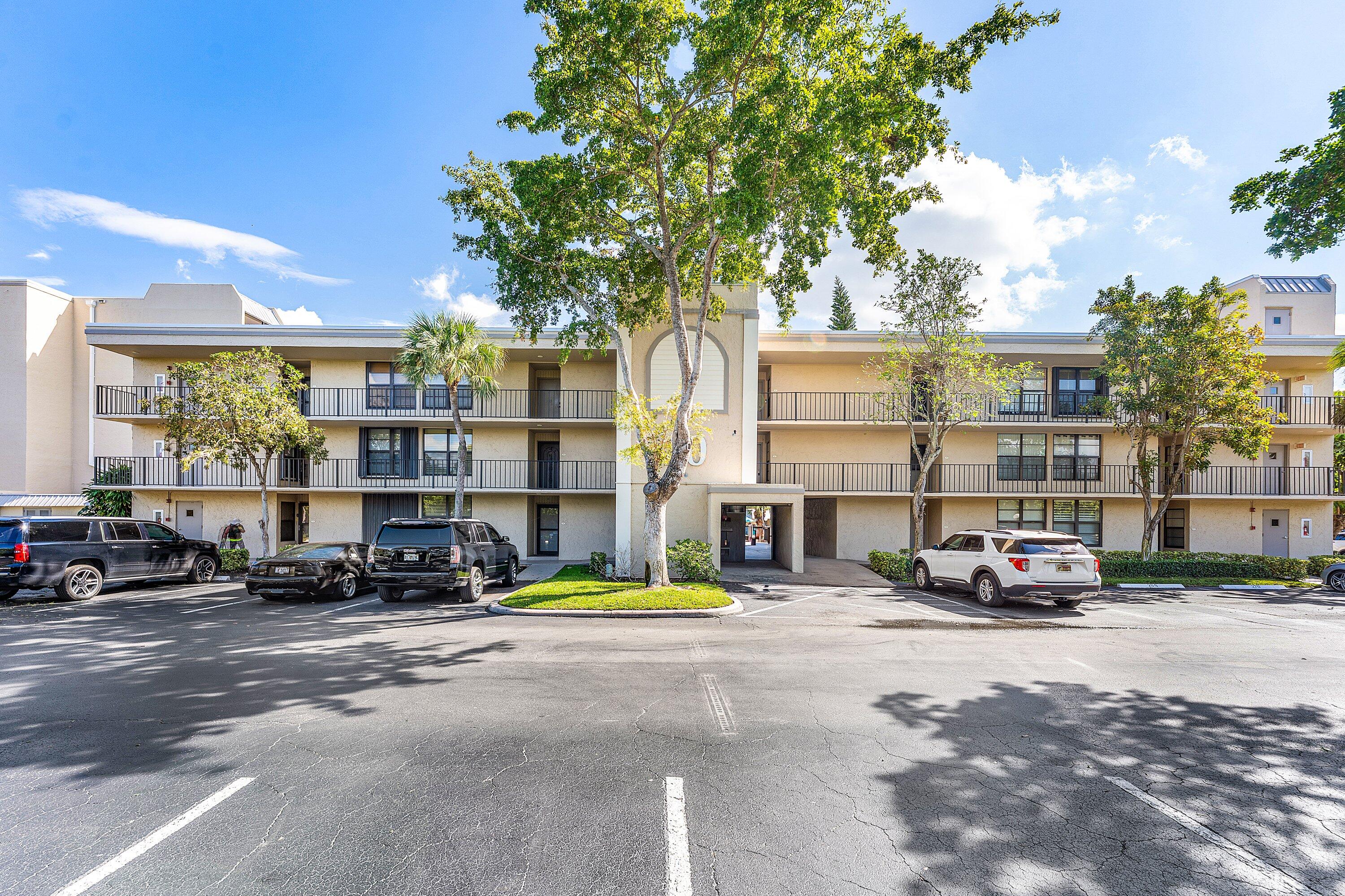 10 Royal Palm Way # 203, Boca Raton FL 33432