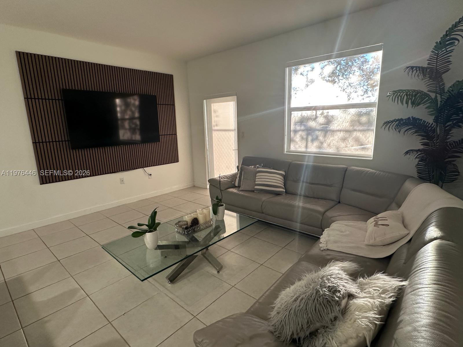 18576 SW 136th Ct — Photo 5