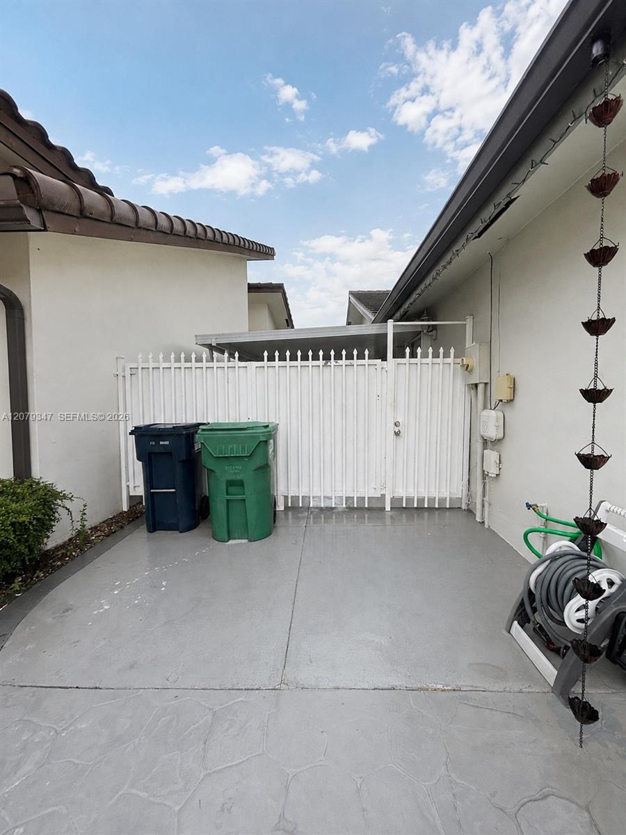 4939 SW 143rd Ave — Photo 5