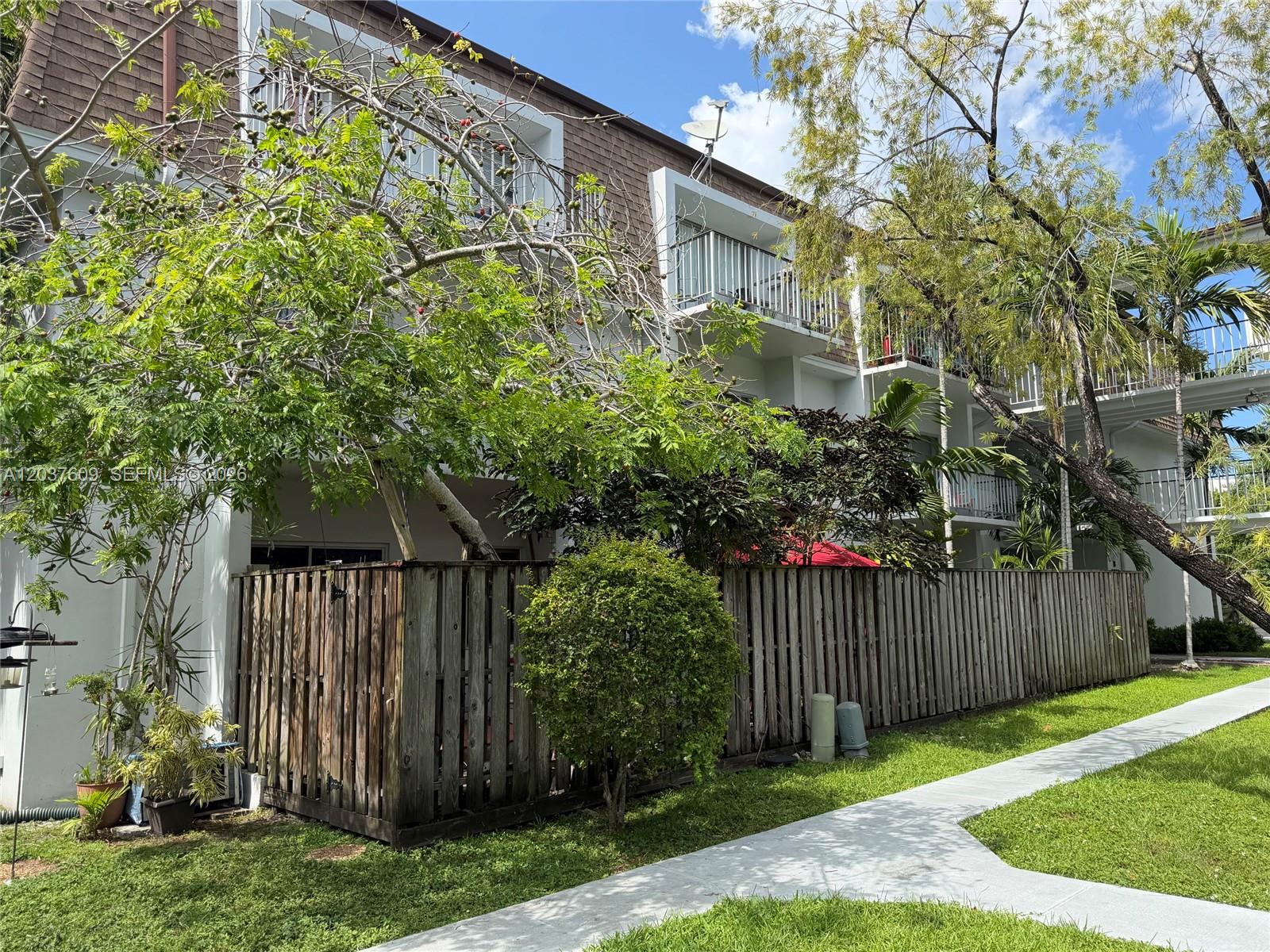 9621 SW 77th Ave # 101B, Miami FL 33156
