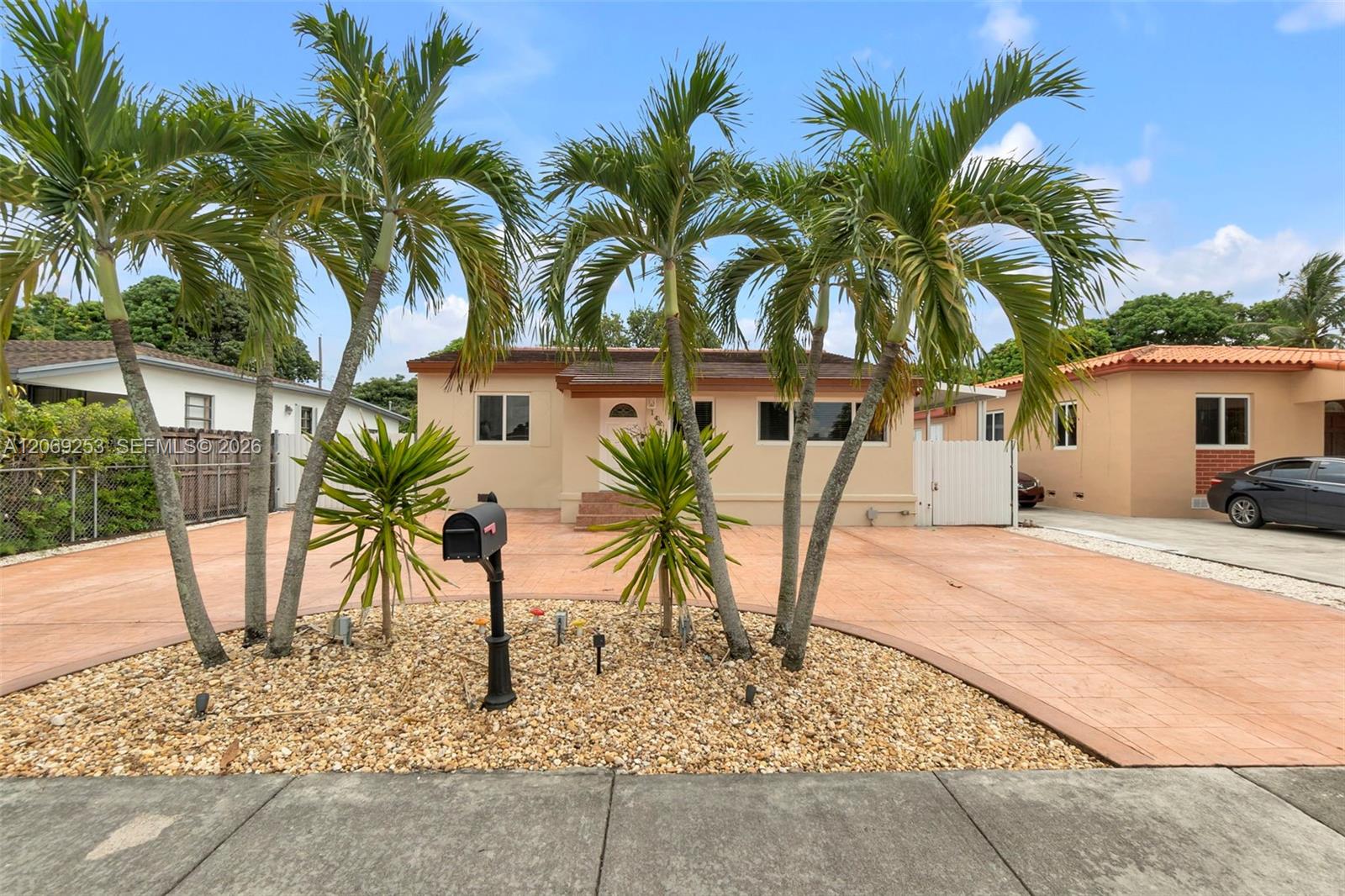 142 W 35th St, Hialeah FL 33012