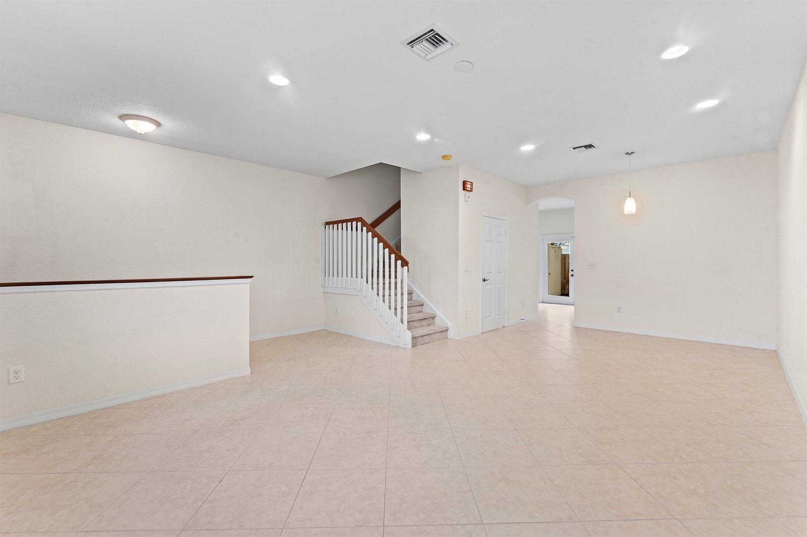 005-118SeagrapeDrive-107-Jupiter-FL-3345