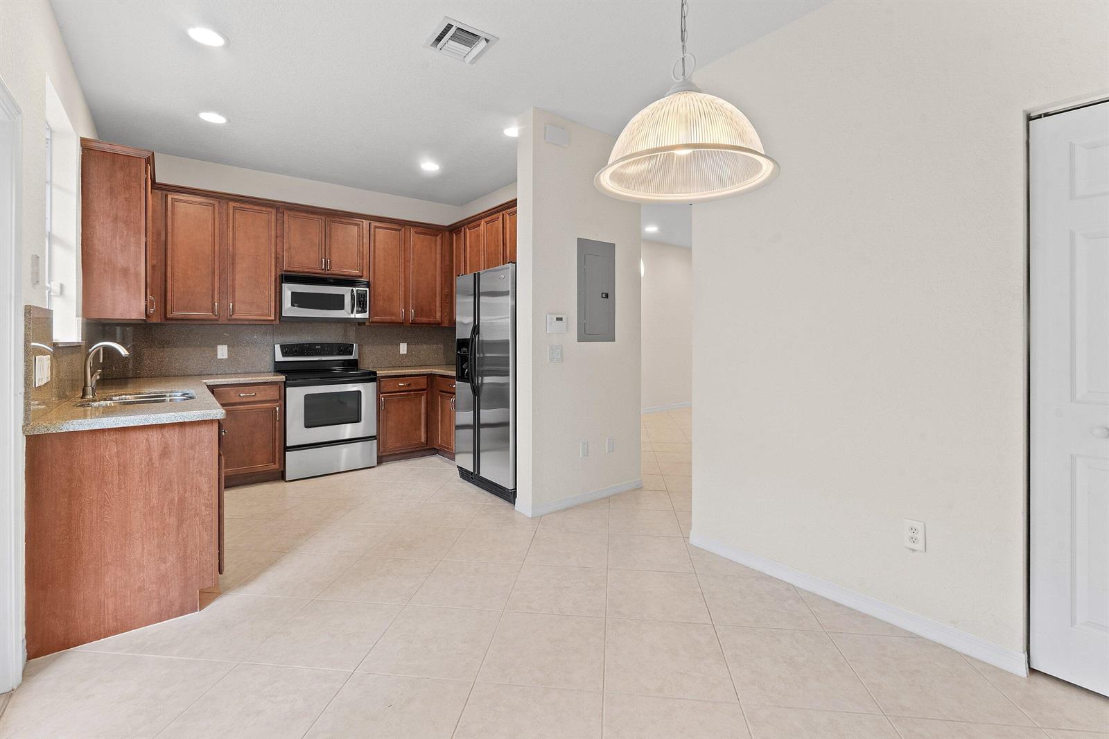 008-118SeagrapeDrive-107-Jupiter-FL-3345
