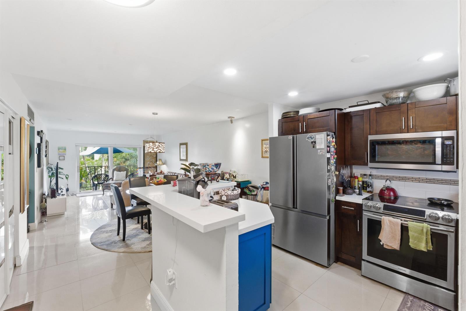801 W Oakland Park blvd C11_011