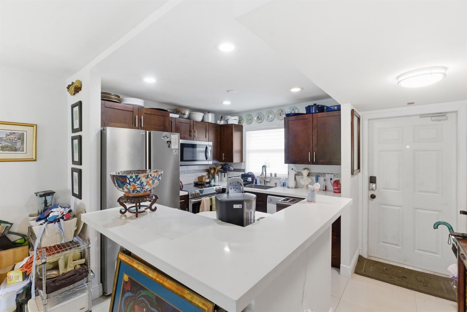 801 W Oakland Park blvd C11_012