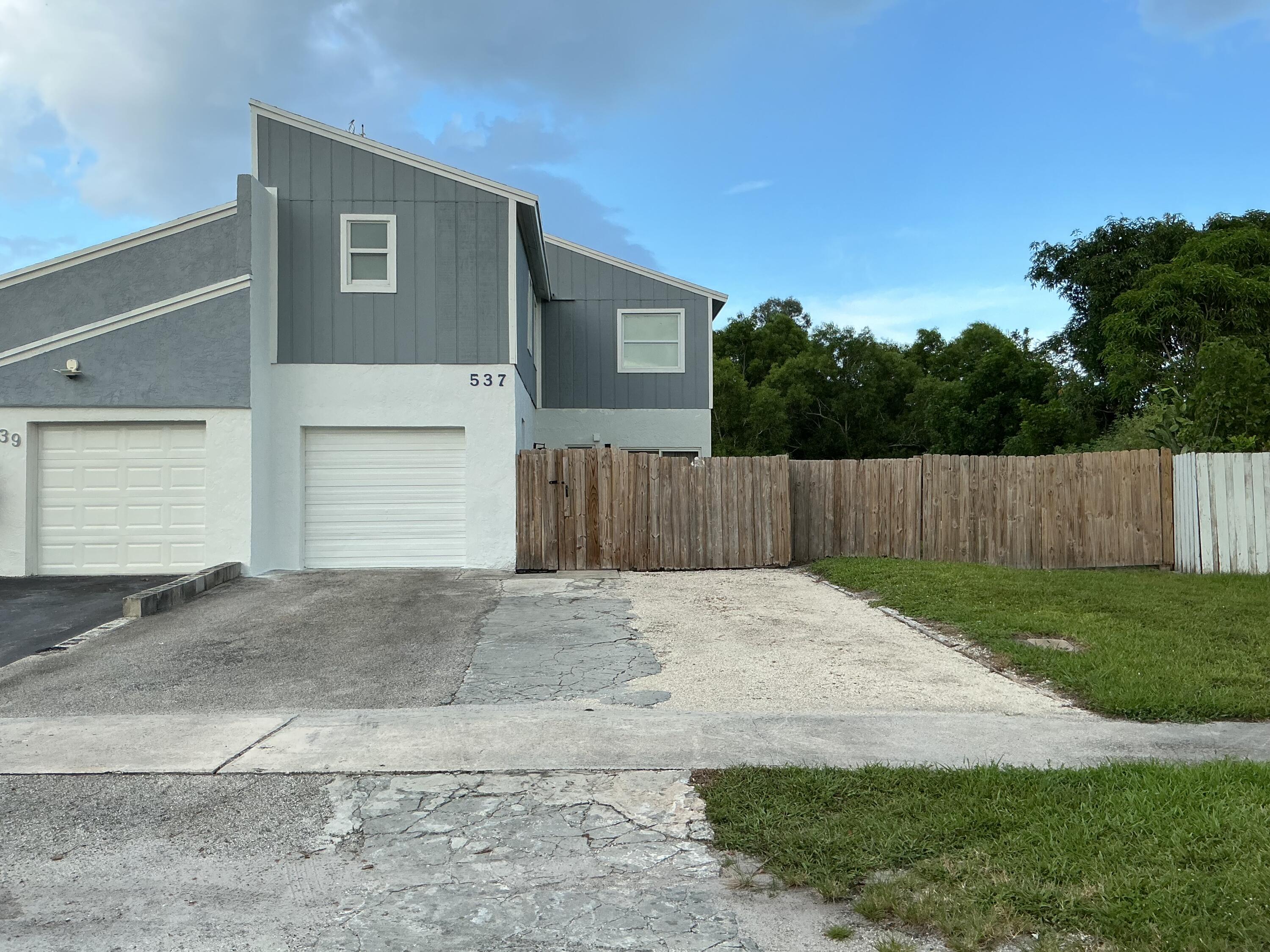 537 NW 51st Avenue W — Photo 2