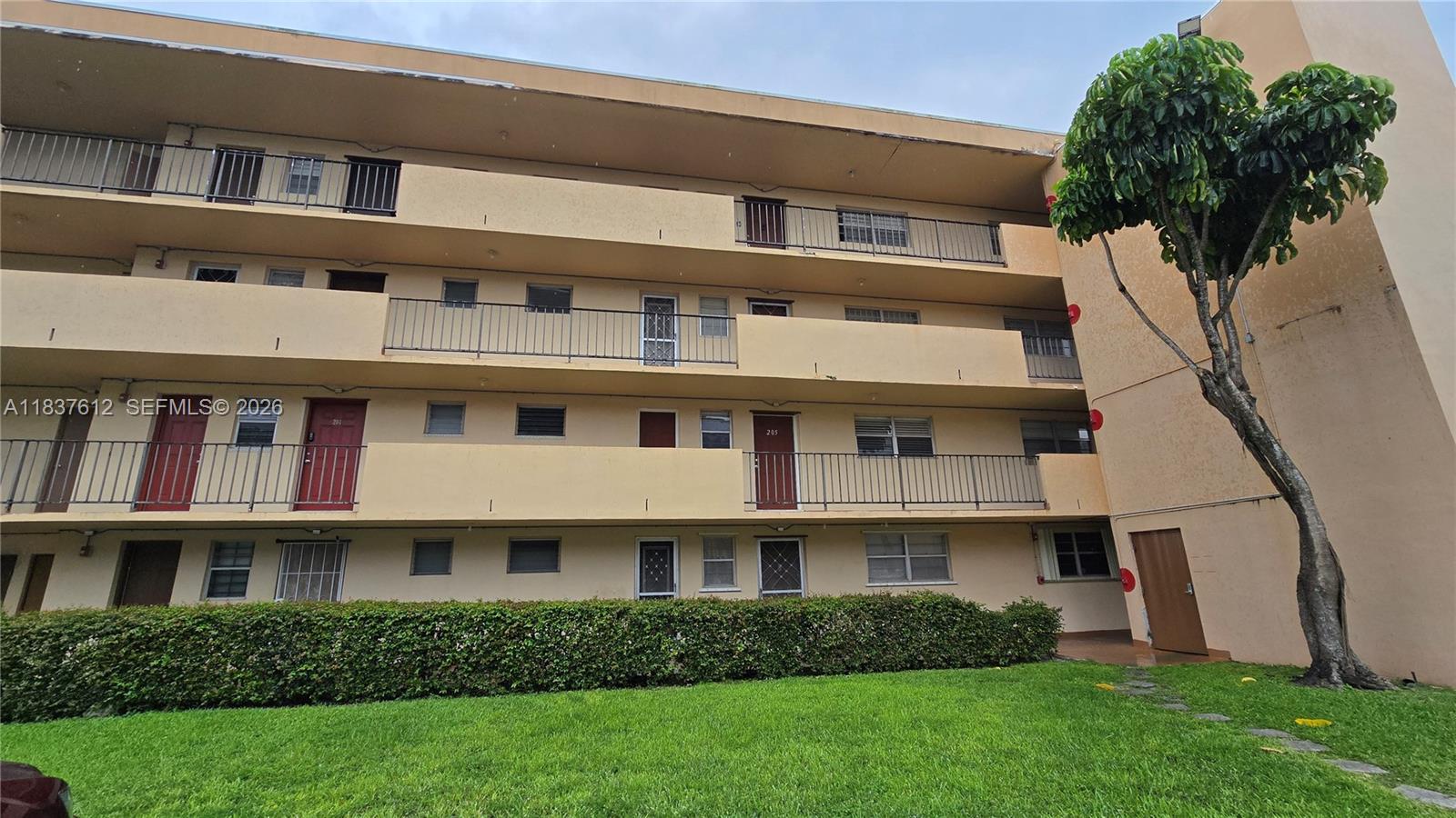 1450 NE 191st St # 106, Miami FL 33179
