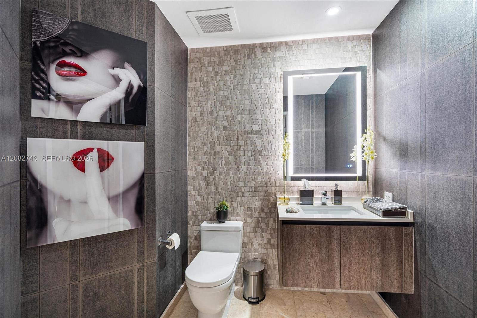 88 SW 7th St # 3801 — Photo 5