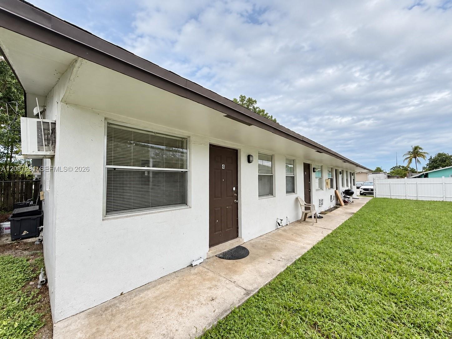 3639 SW 13th Ct # 4 — Photo 2