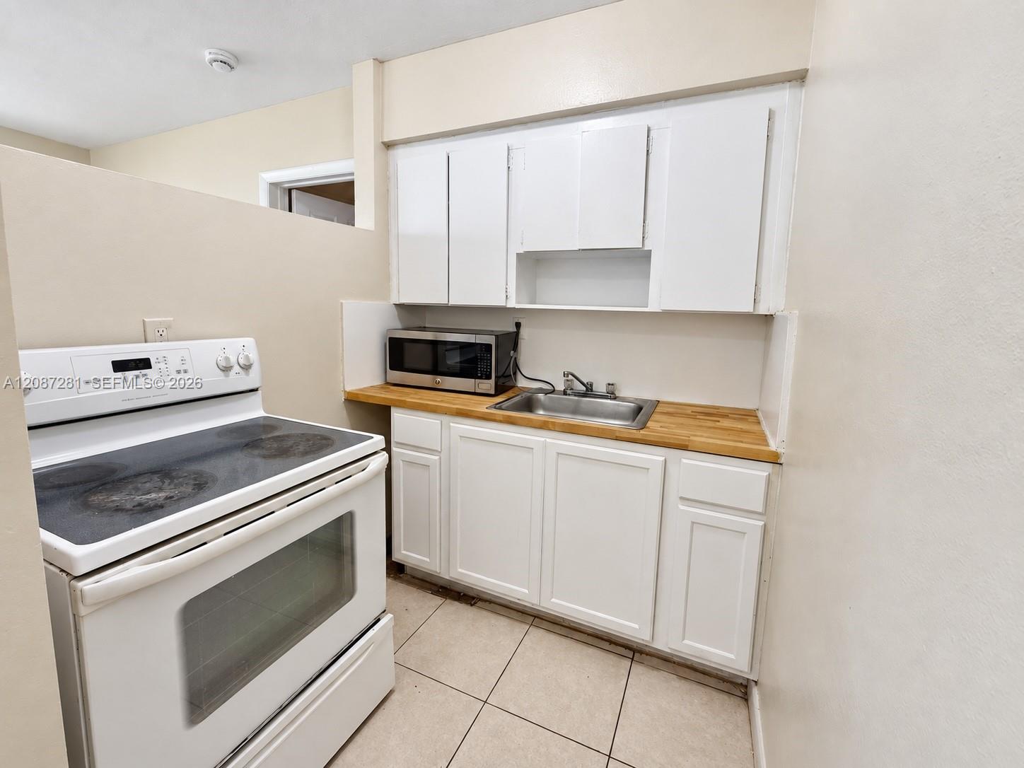 3639 SW 13th Ct # 4 — Photo 3
