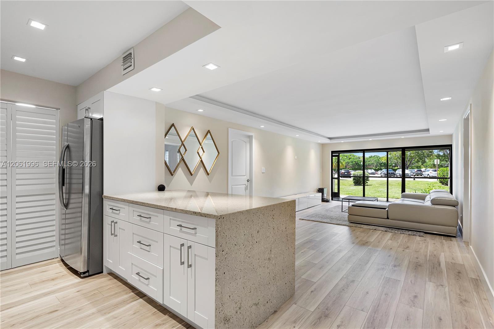 230 Lakeview Dr # 106, Weston FL 33326
