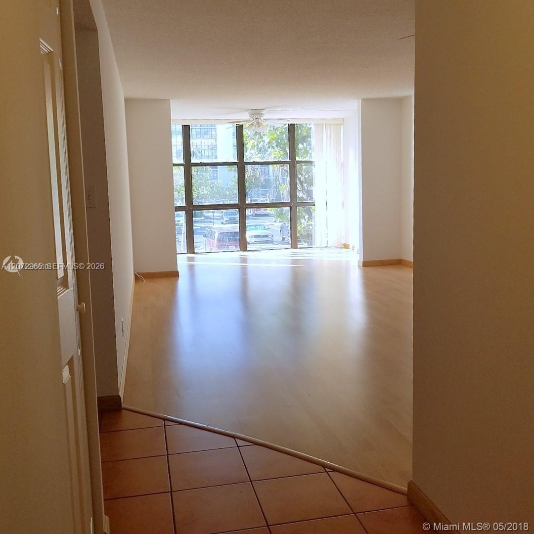 1000 Parkview Dr # 216 — Photo 5