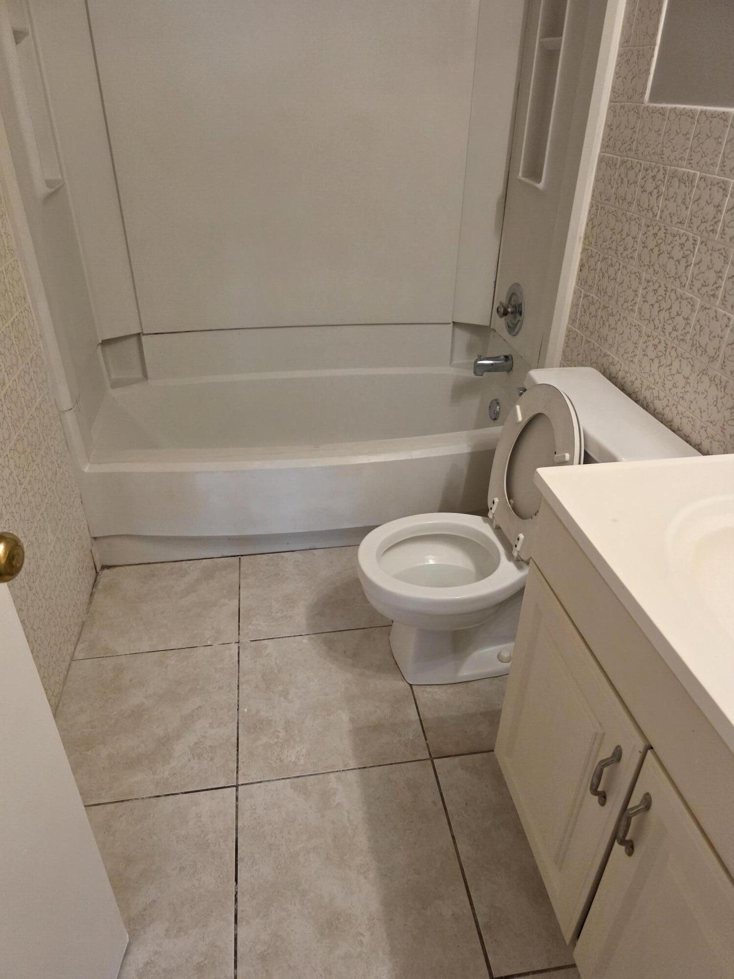 2401 Riverside Drive # b — Photo 5