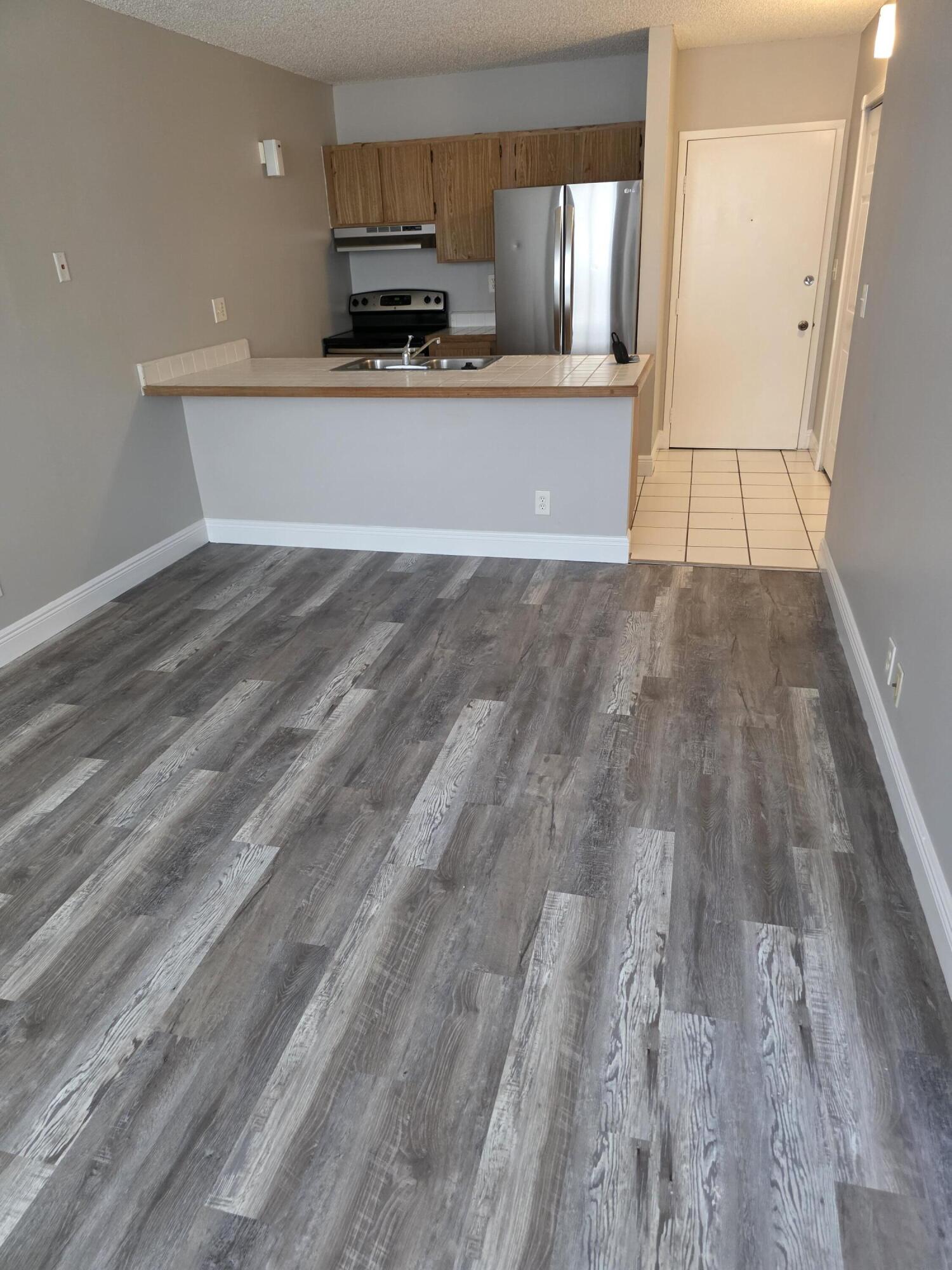 2401 Riverside Drive # b — Photo 2