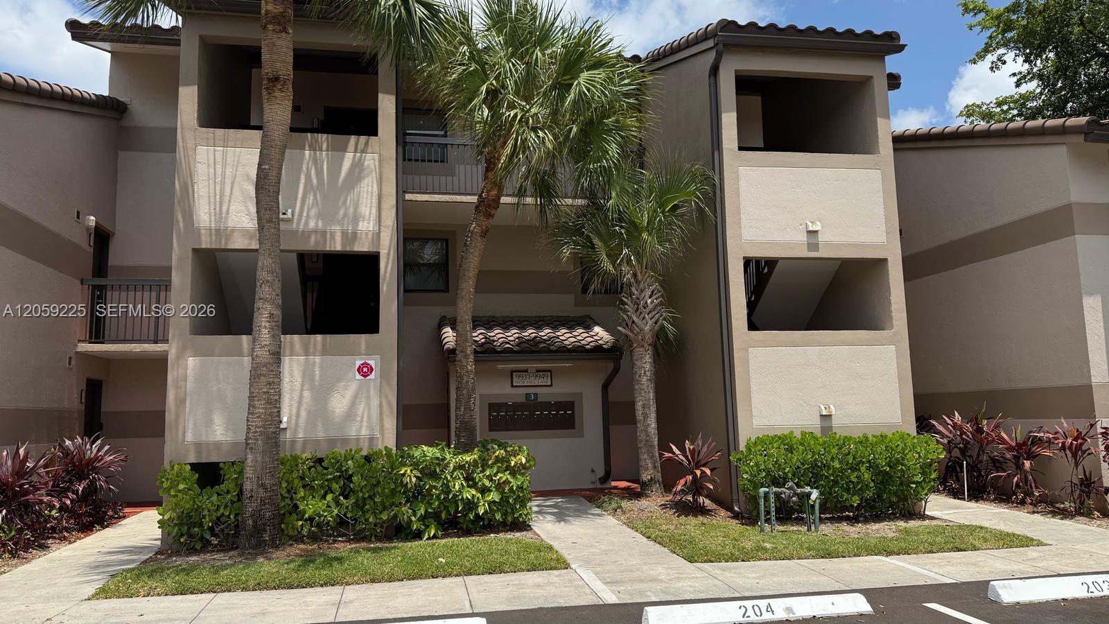 9933 Nob Hill Ln # 9933 — Photo 2