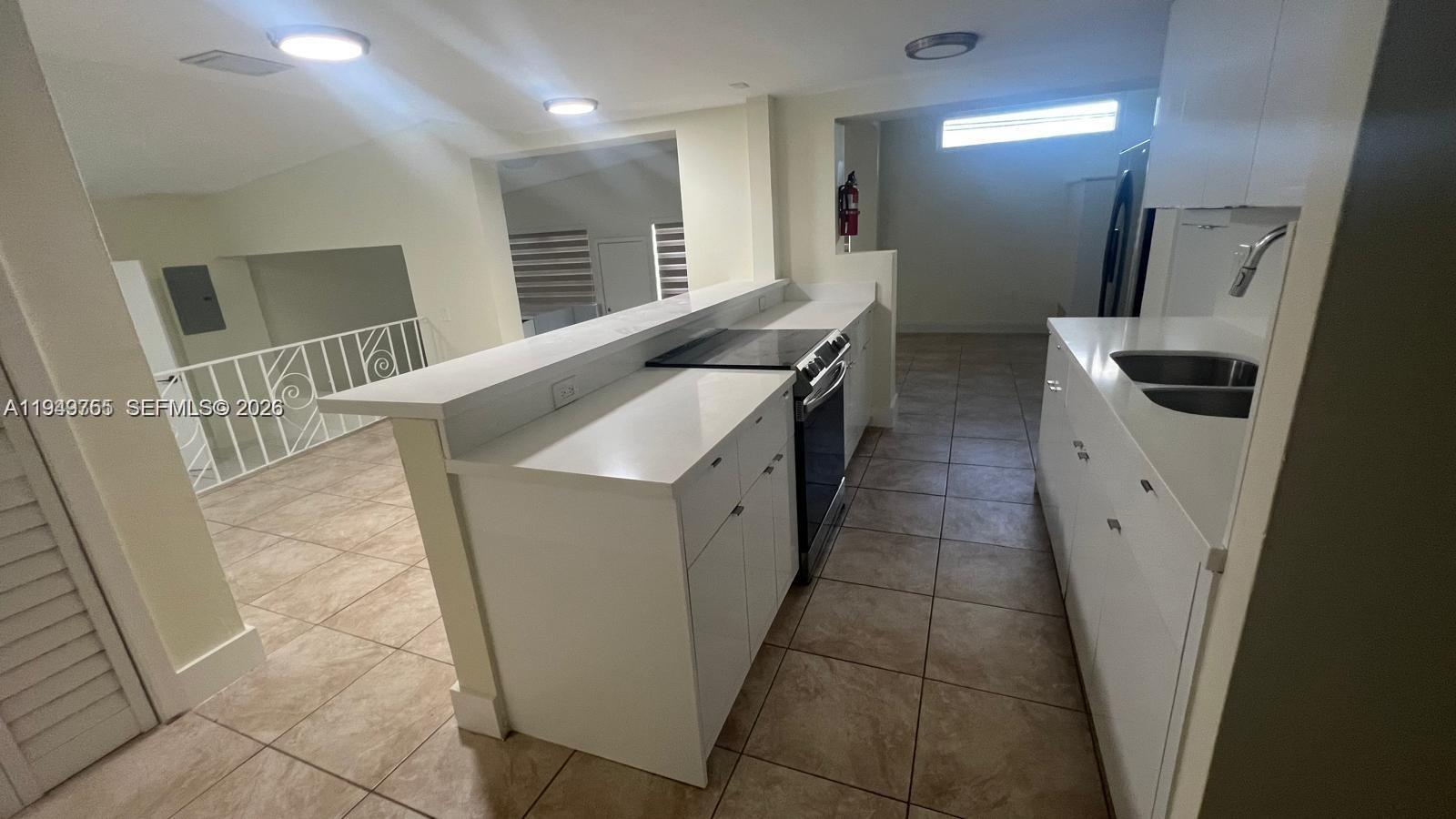 1251 Little River Dr — Photo 2