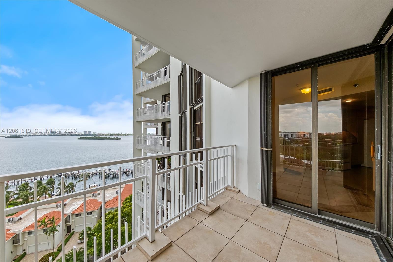 4000 Towerside Ter # 1405 — Photo 3