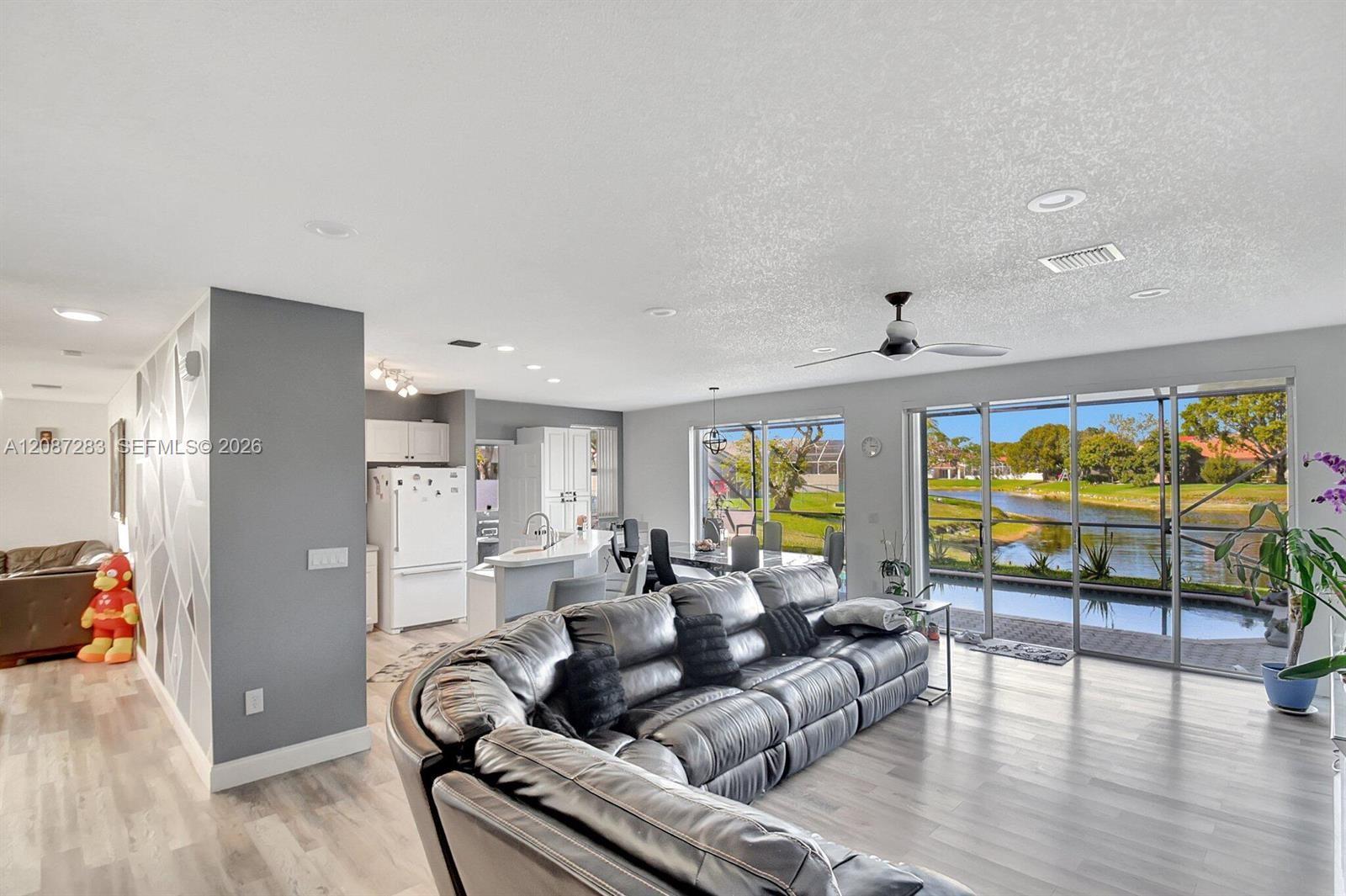 7647 Rockport Cir — Photo 2