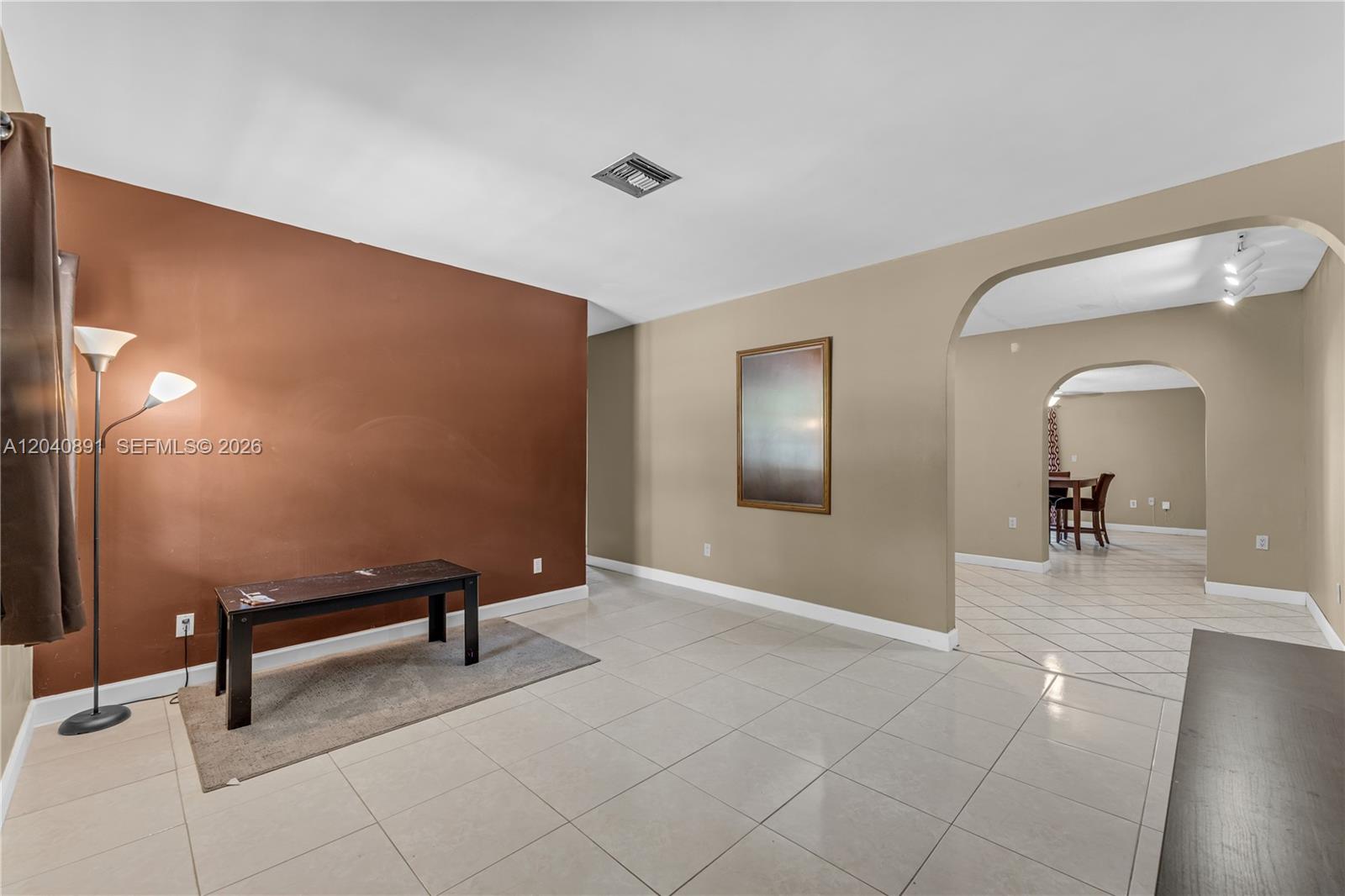 6860 SW 18th St — Photo 4