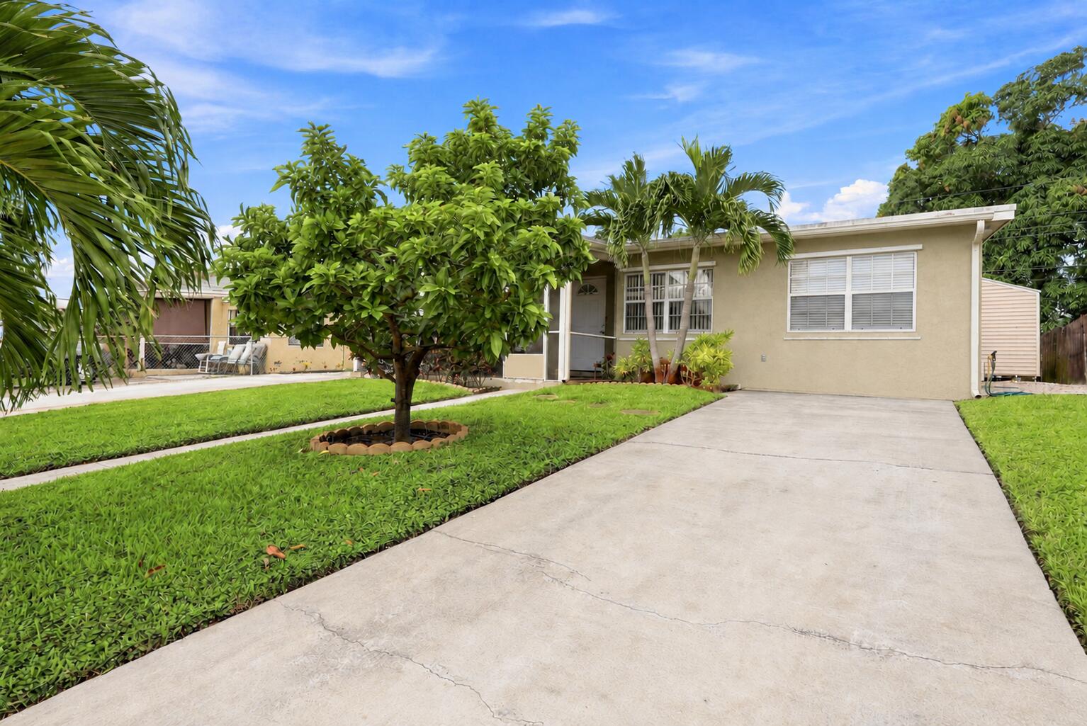 560 Seagrape Road — Photo 3