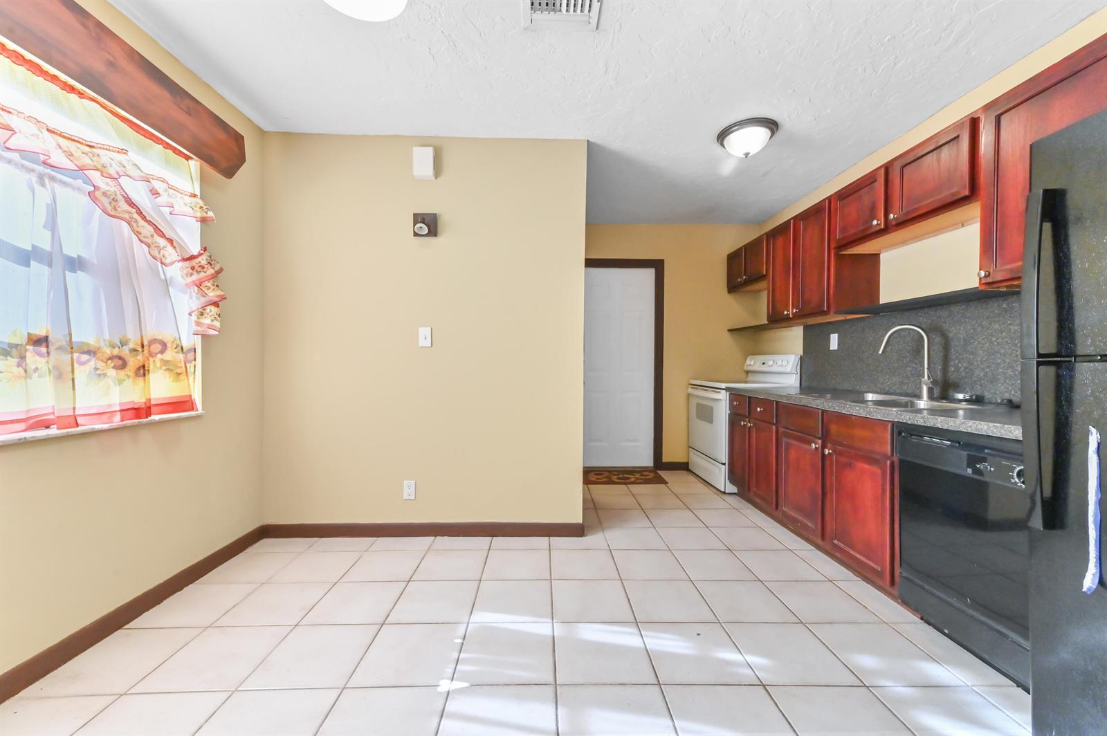 05 Kitchen 01