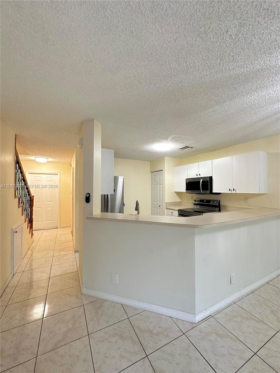 8655 N Southgate Shores Cir — Photo 3