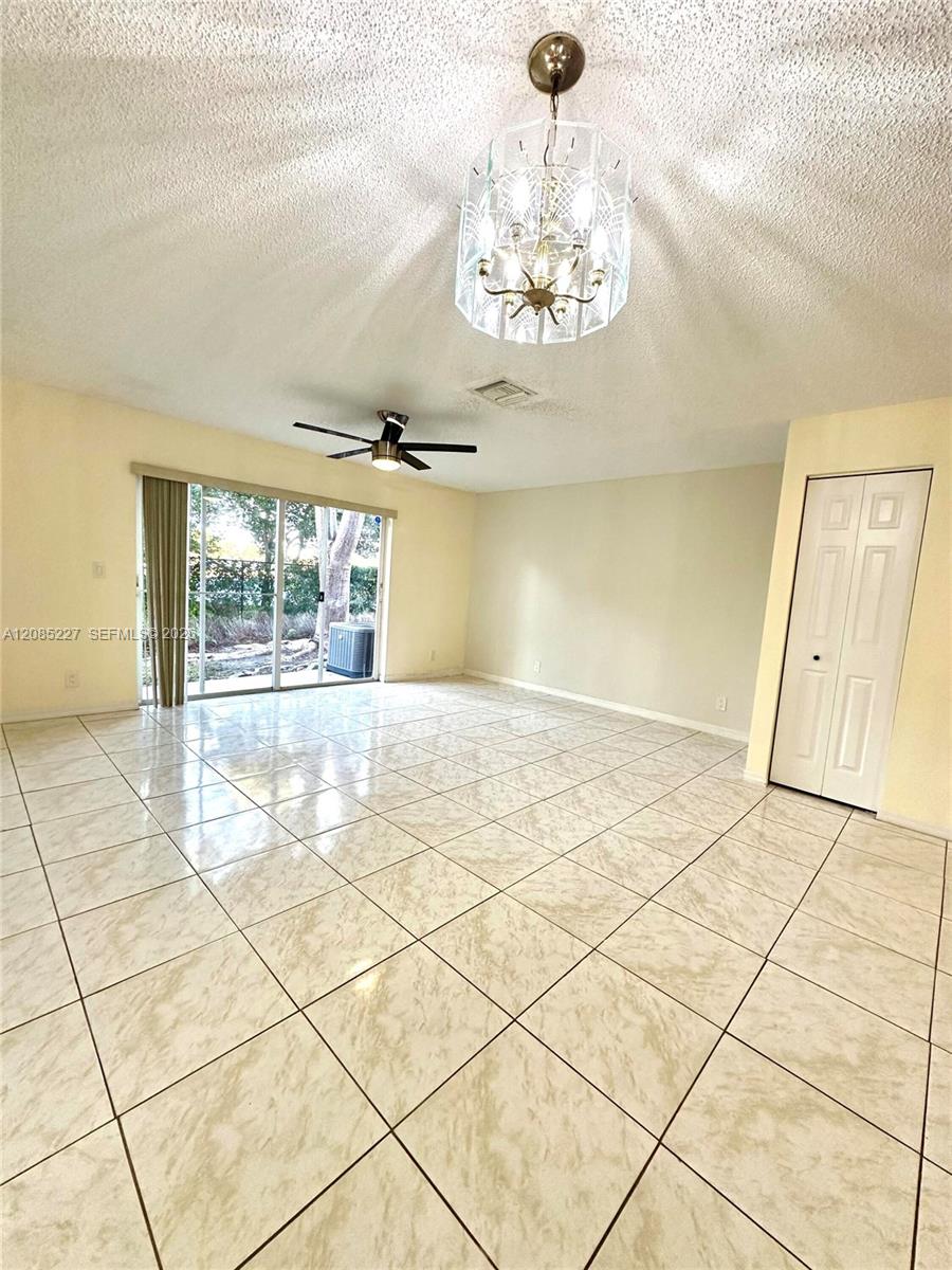 8655 N Southgate Shores Cir — Photo 4