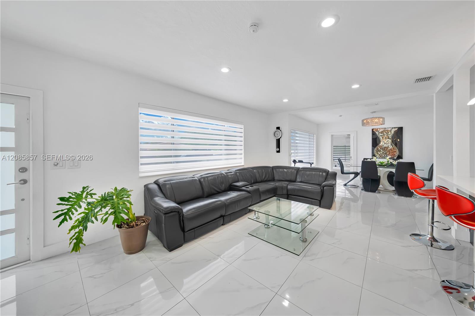 9365 SW 44th St — Photo 3