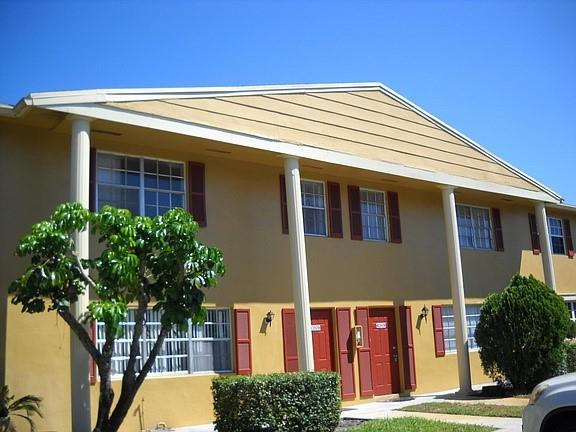 8028 SW 17th Place, Davie FL 33324