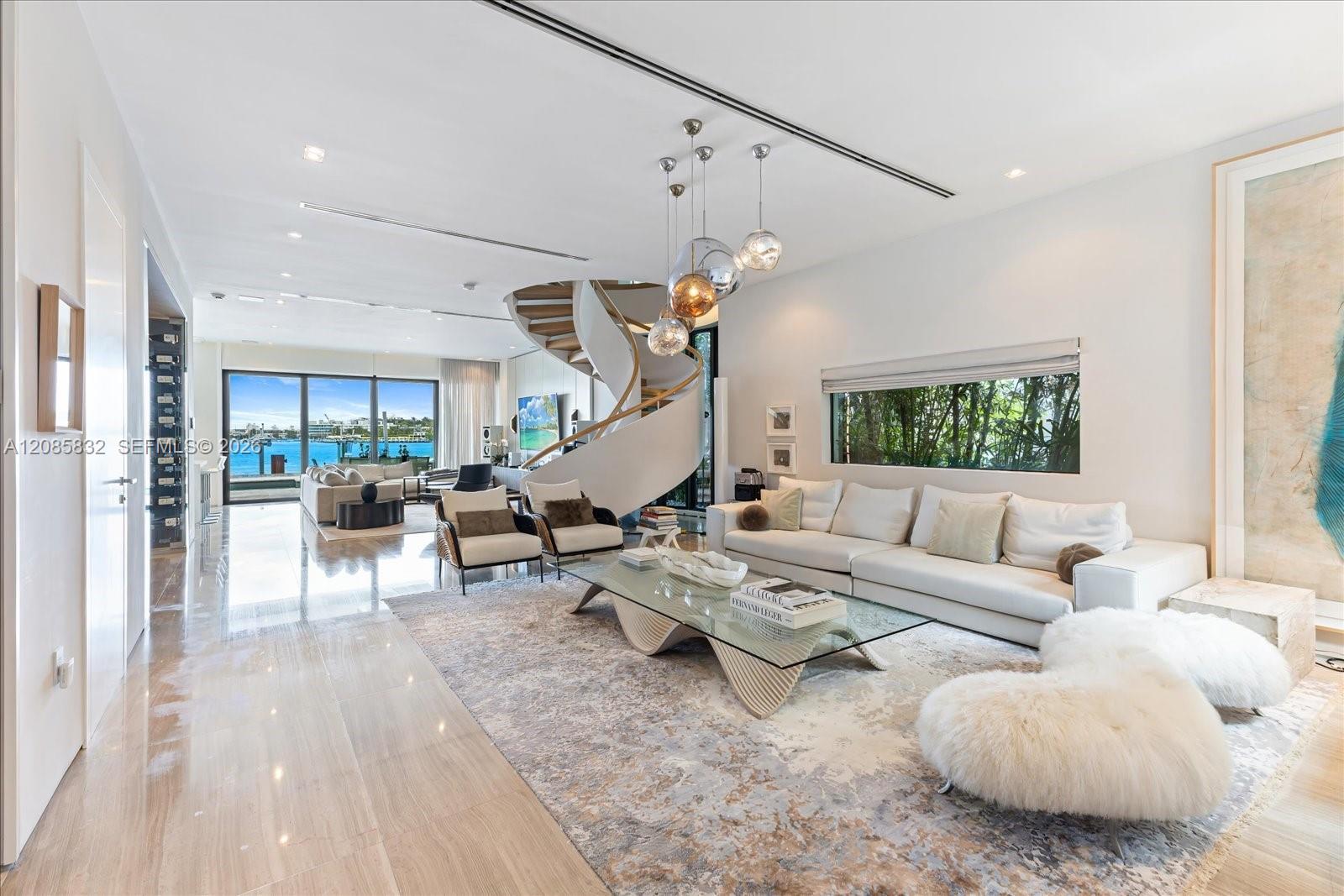 401 E Rivo Alto Dr — Photo 4