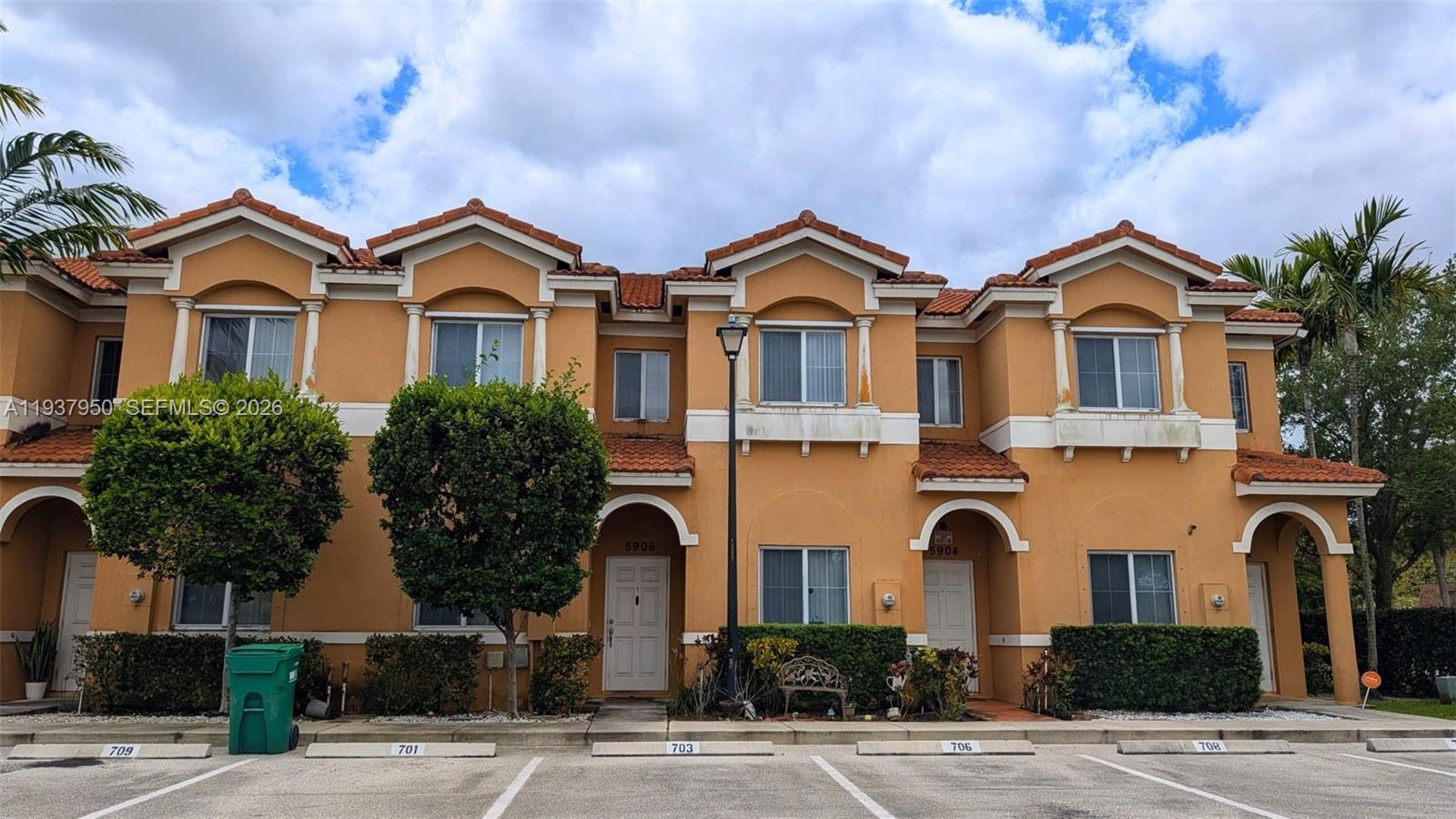 5906 Woodlands Blvd, Tamarac FL 33319
