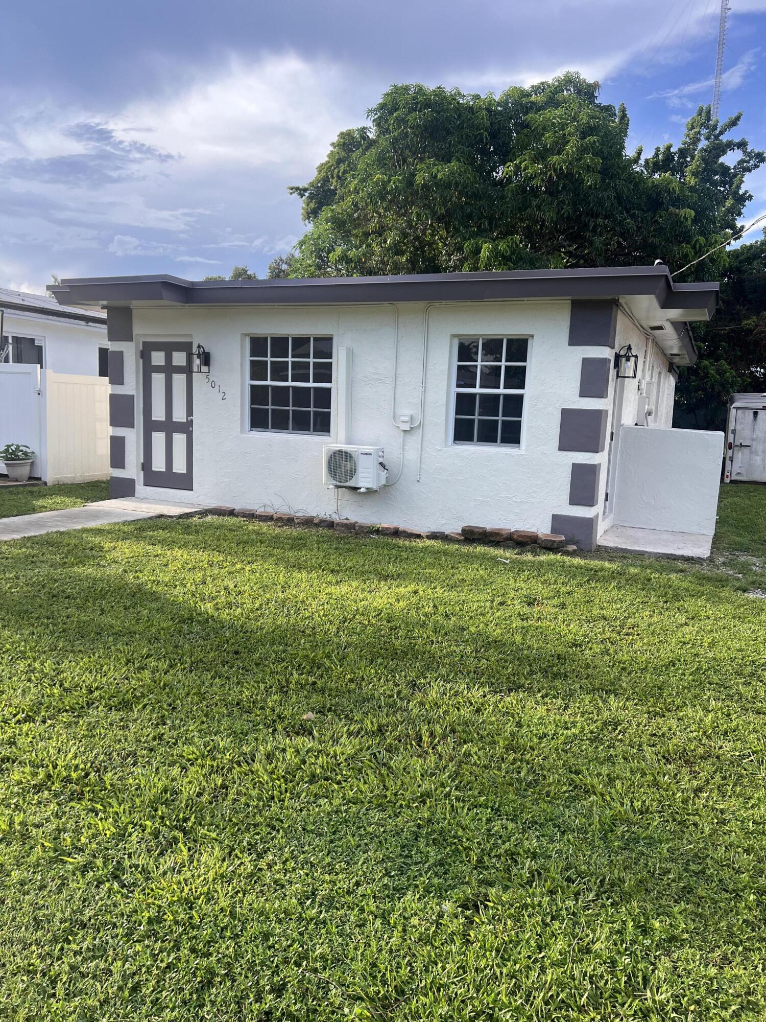 5012 SW 22ND Street, West Park FL 33023