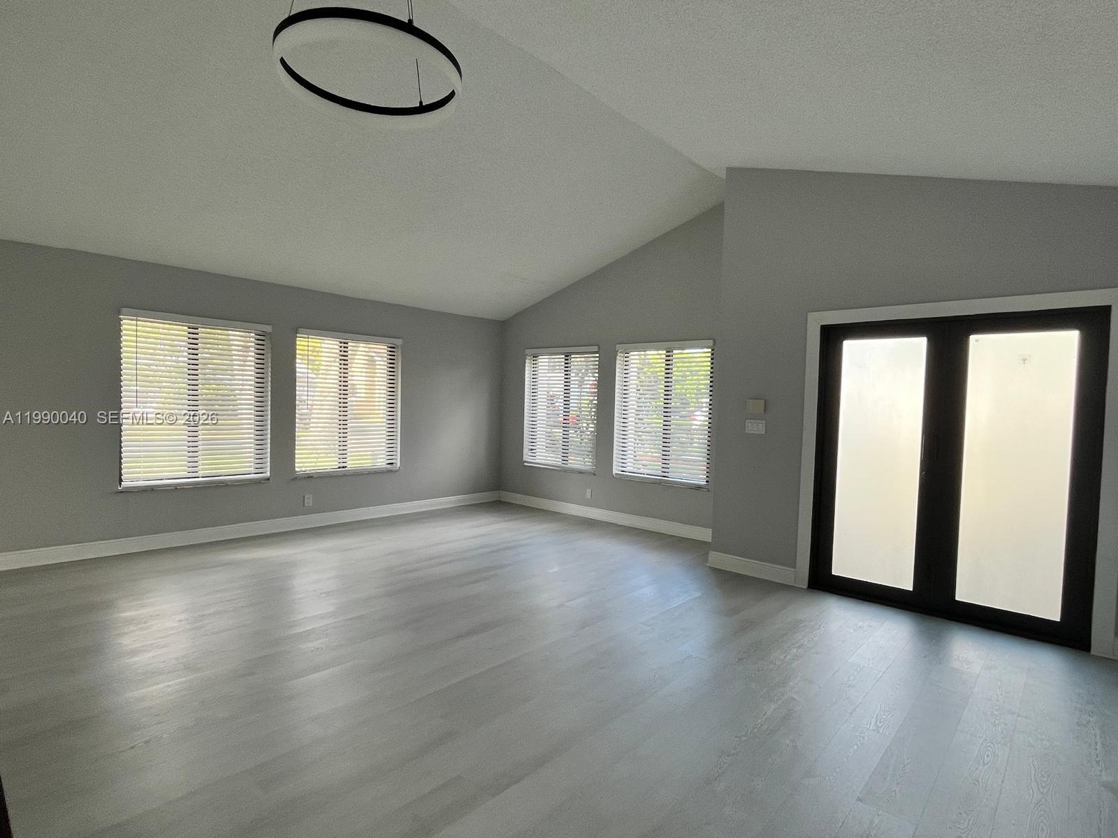3931 SW 84th Ter — Photo 4