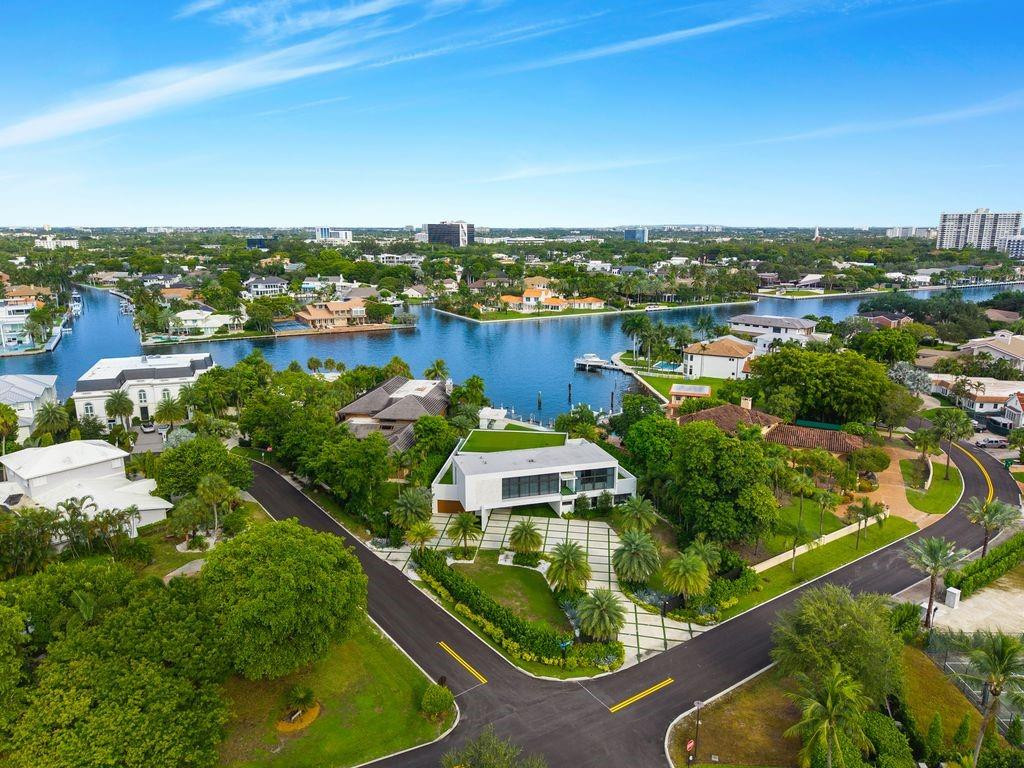 19 Gatehouse Road, Sea Ranch Lakes FL 33308