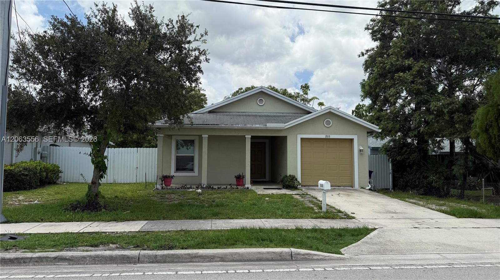 1018 Foster Rd, Hallandale Beach FL 33009