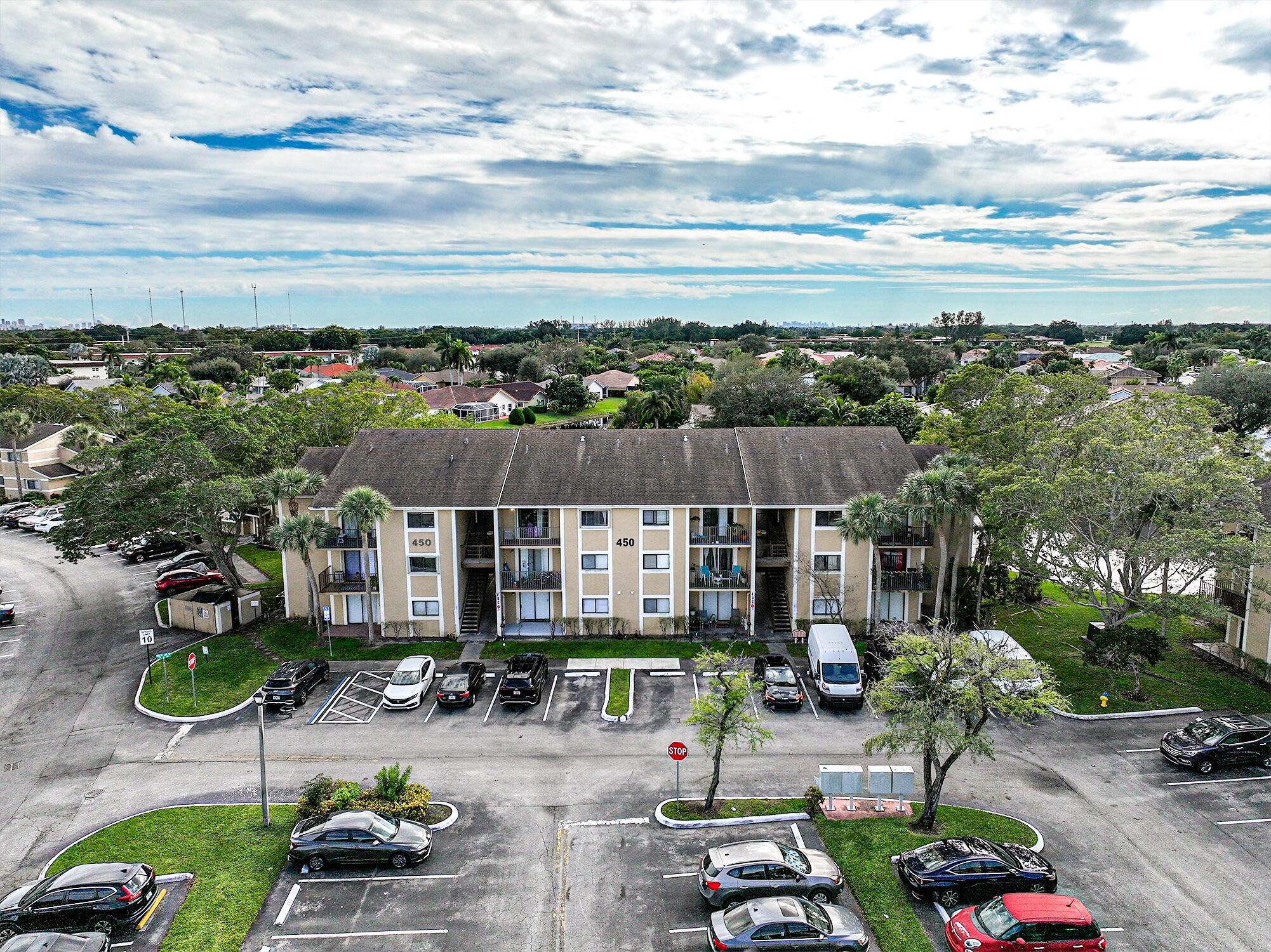 450 Palm Circle # 106, Pembroke Pines FL 33025