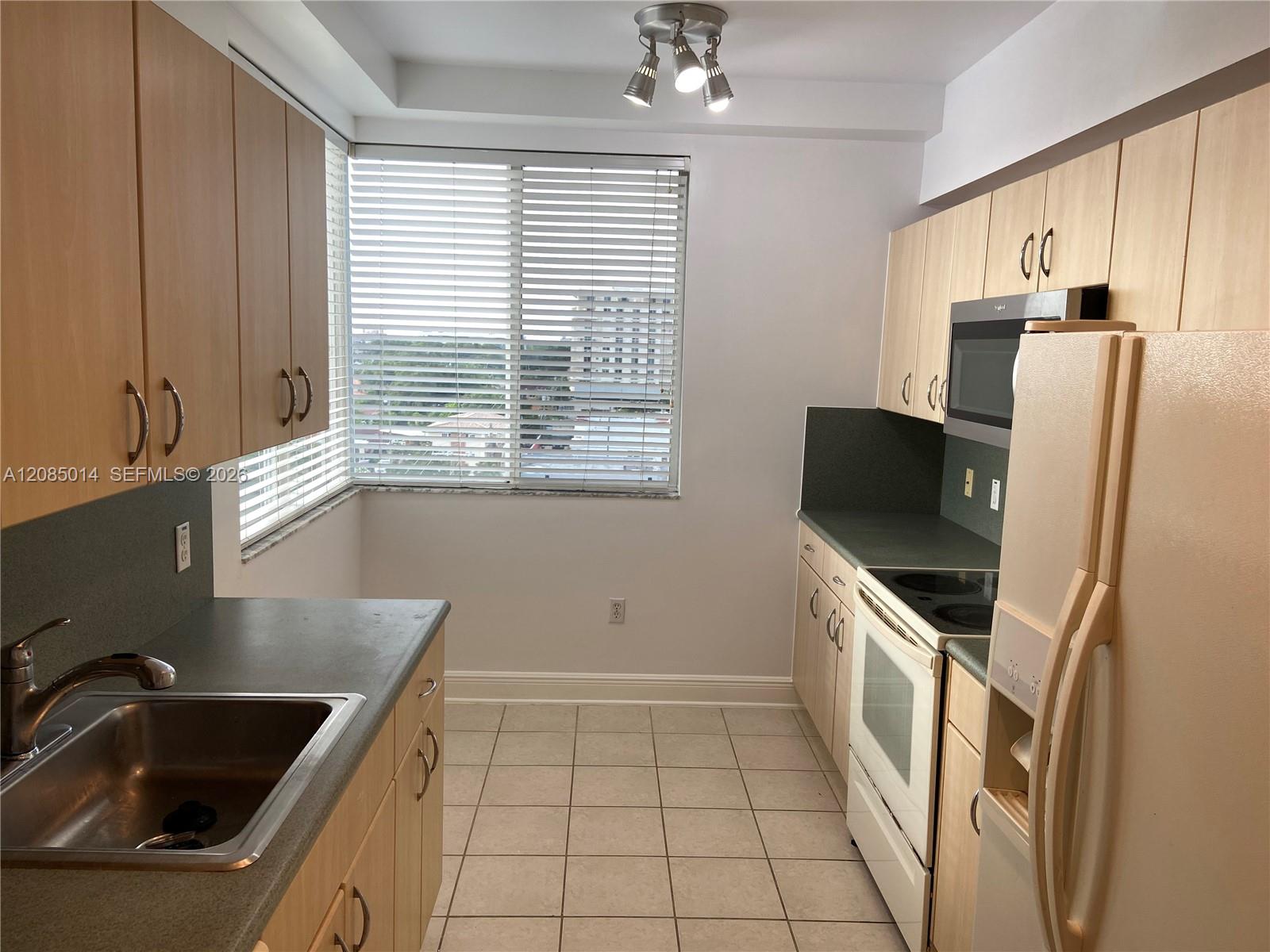 2550 SW 27th Ave # 606 — Photo 3