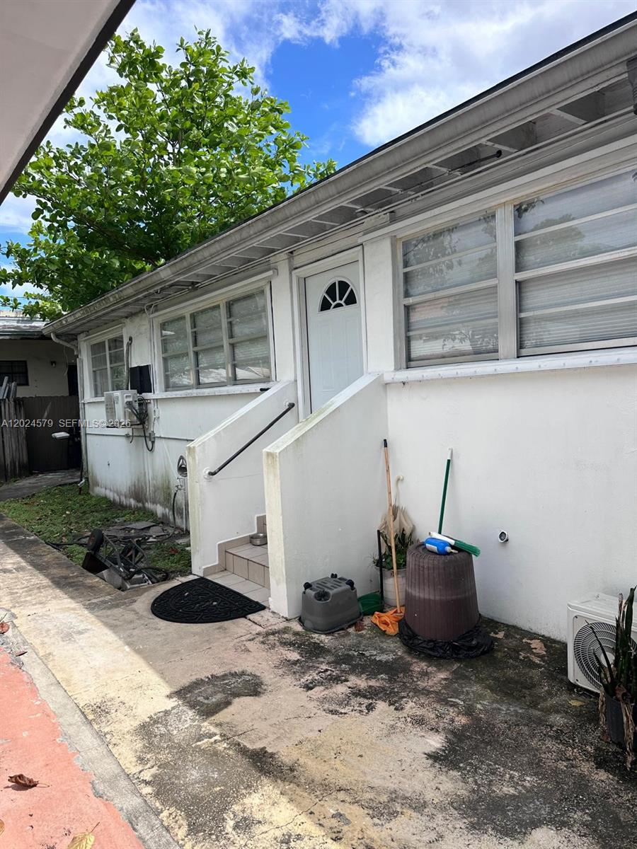 923 SW 43 ave # 1, Miami FL 33134