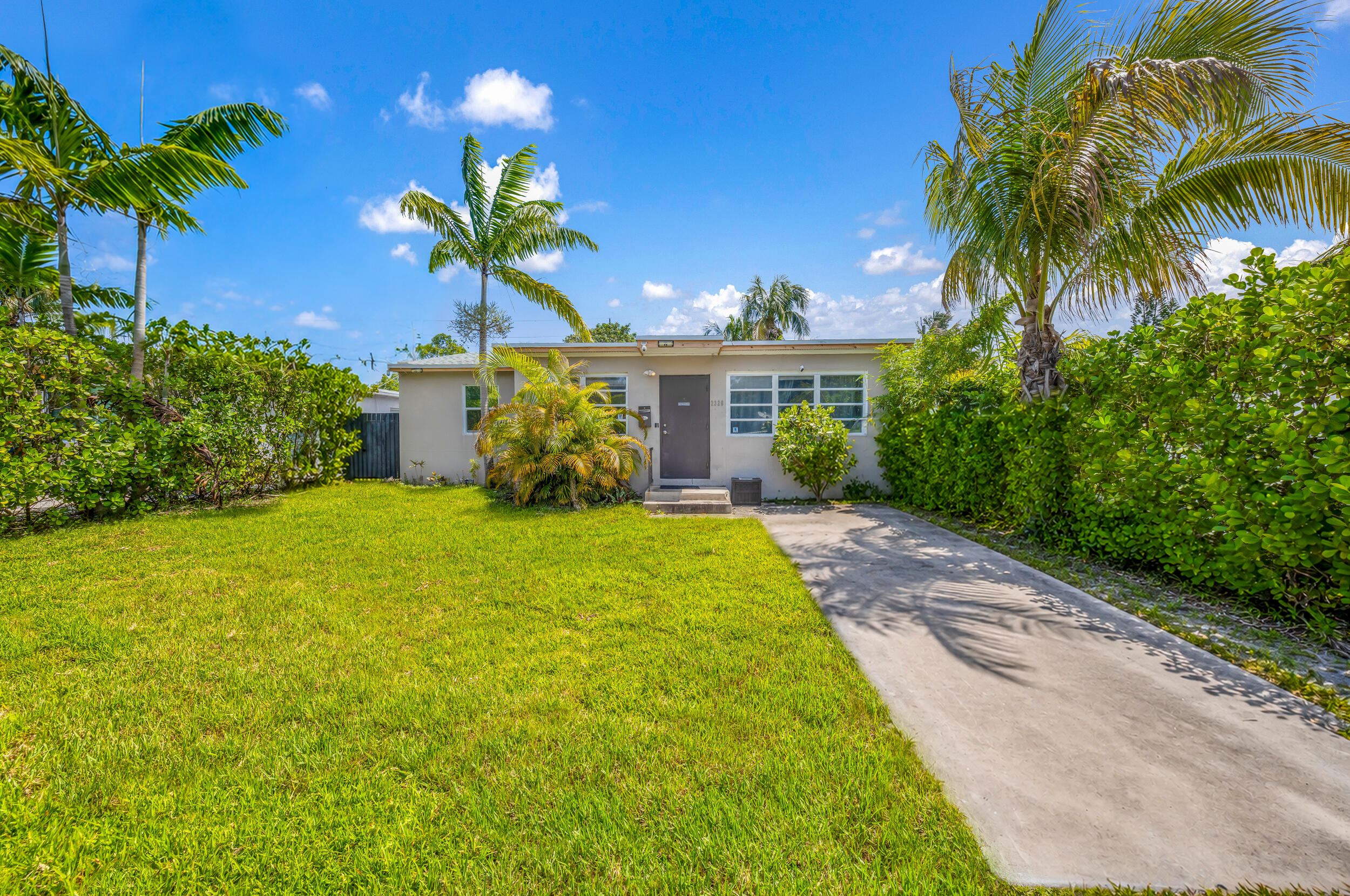 2326 Harding Street, Hollywood FL 33020