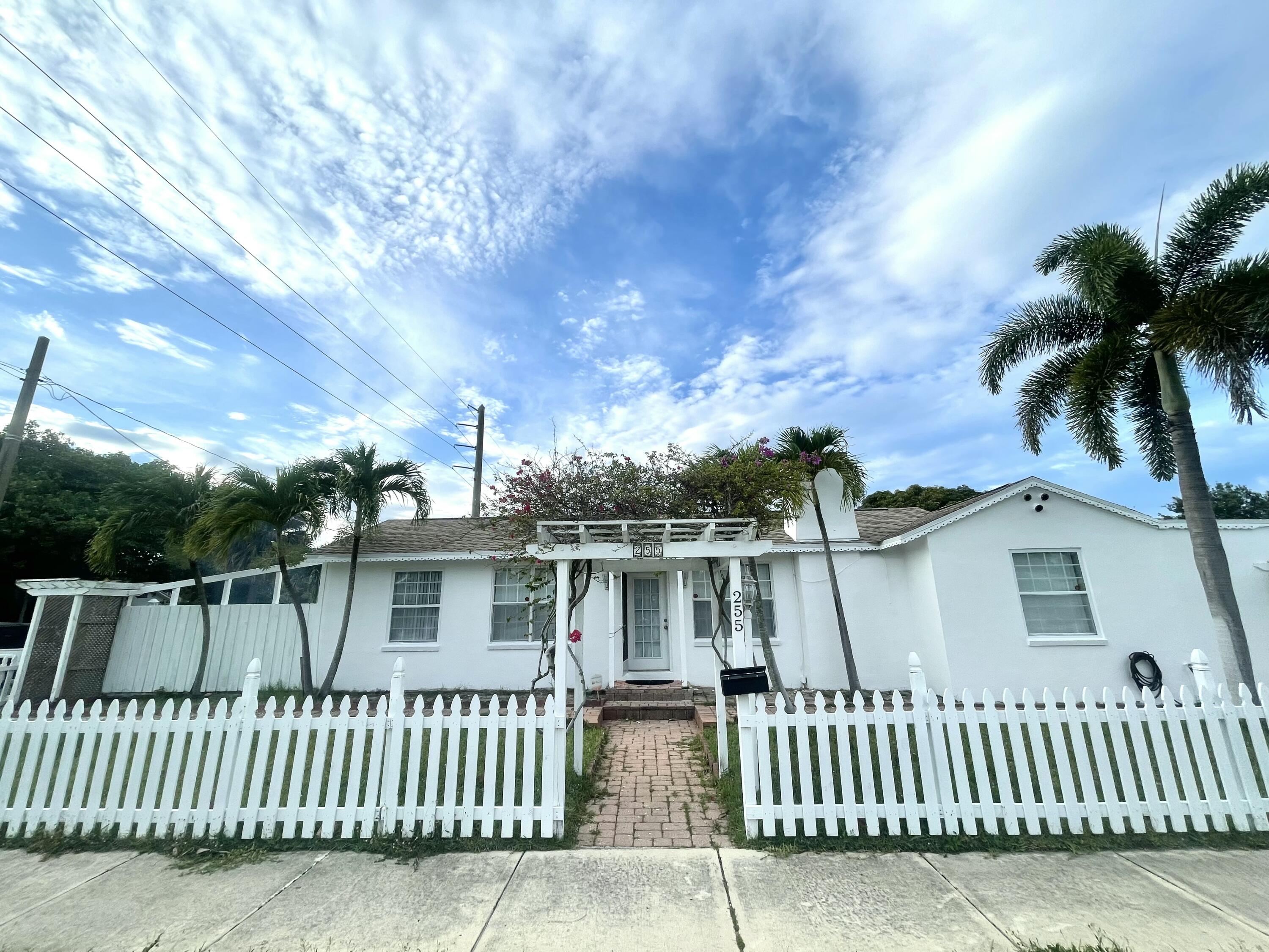 255 Foresteria Drive, Lake Park FL 33403