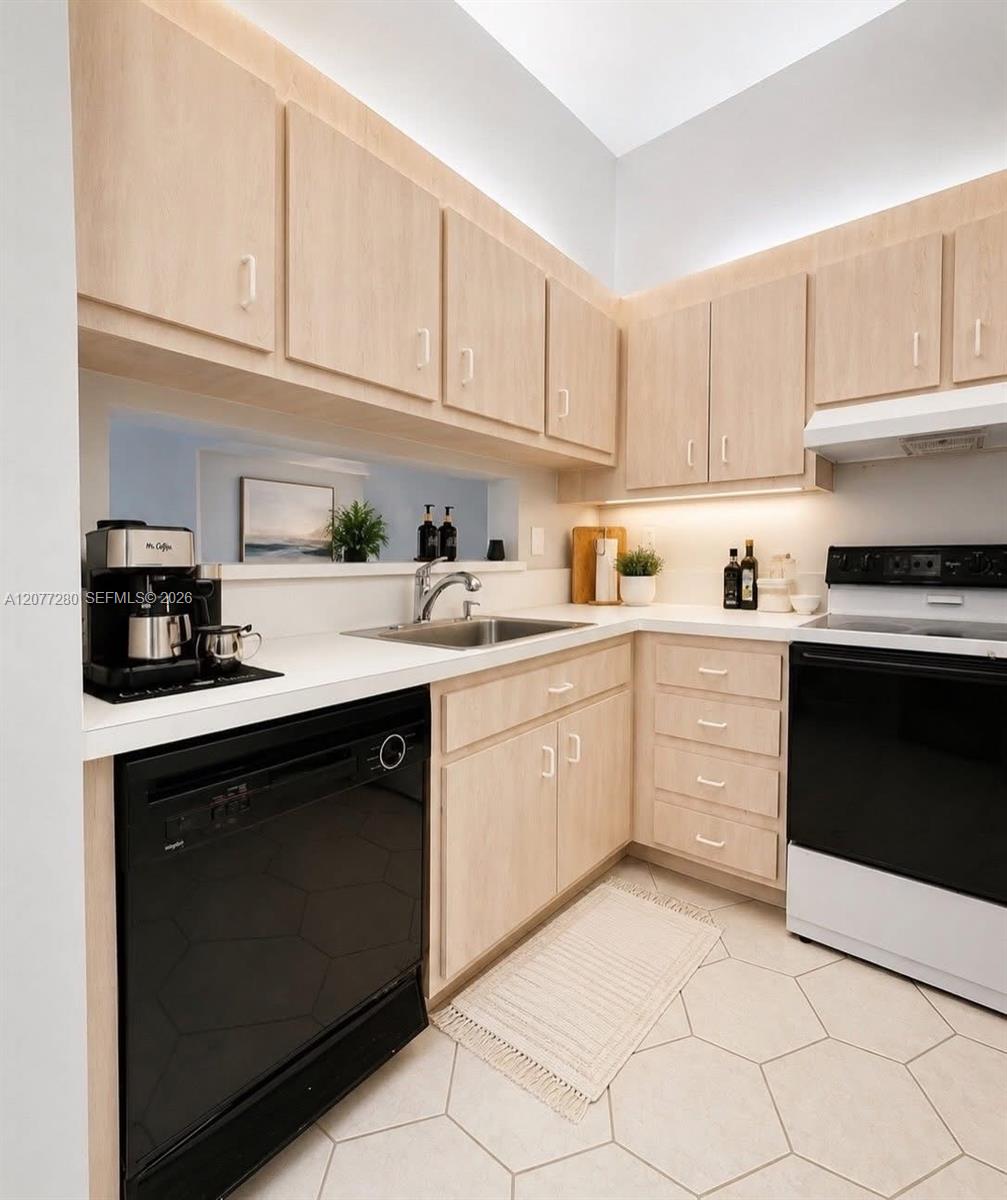 301 N Pine Island Rd # 220 — Photo 4