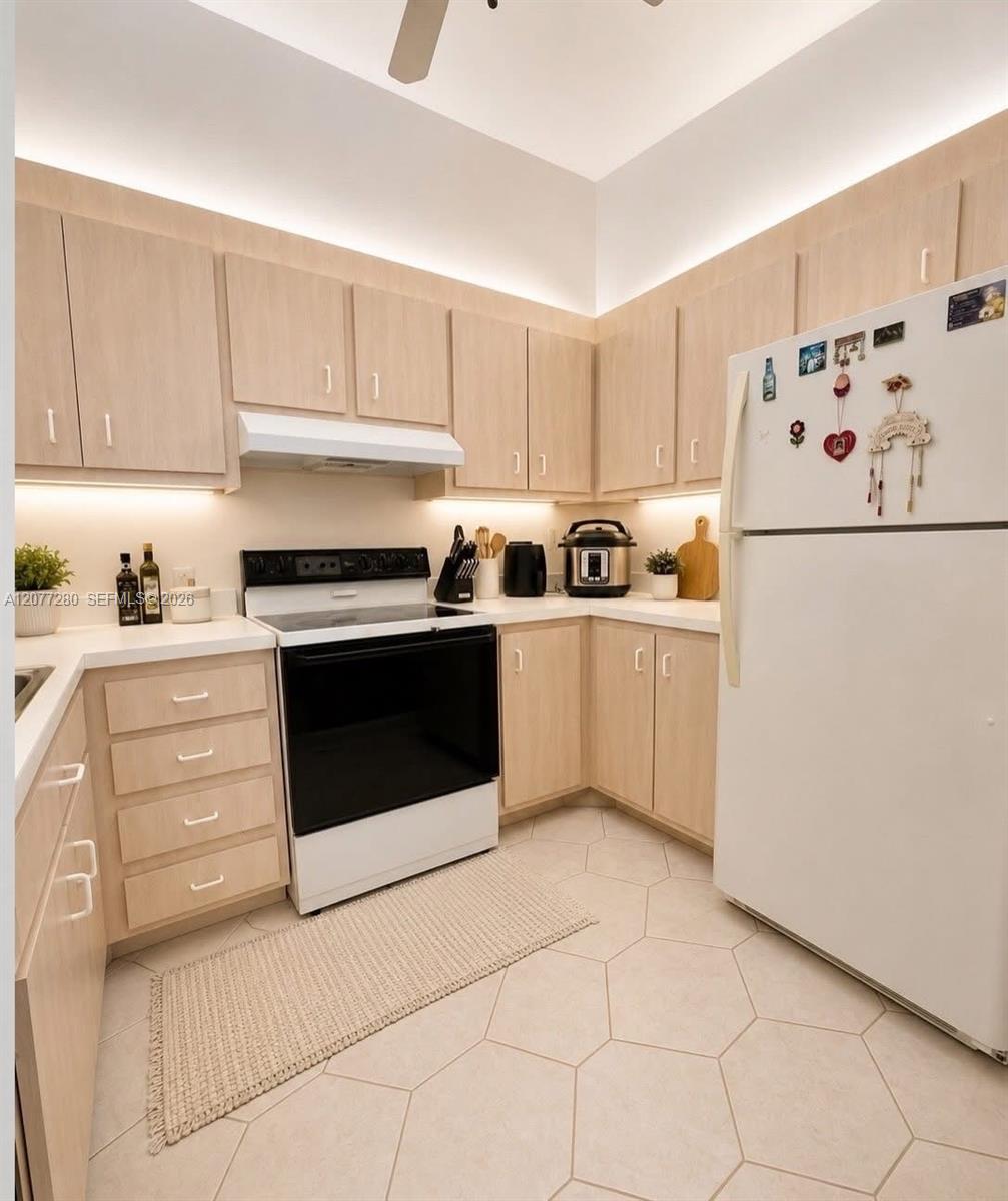 301 N Pine Island Rd # 220 — Photo 5