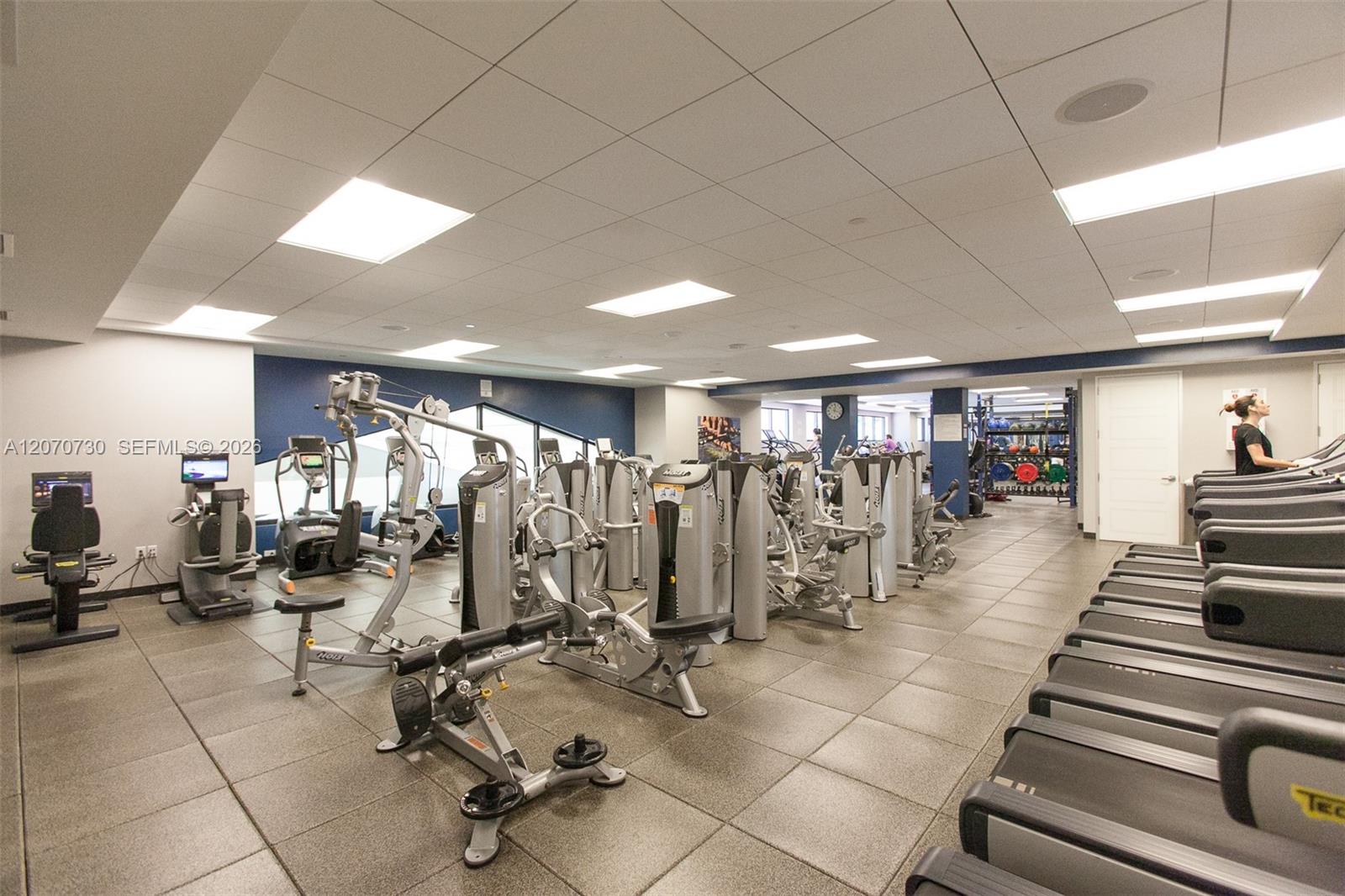 1000 W Island Blvd # 1710 View 12