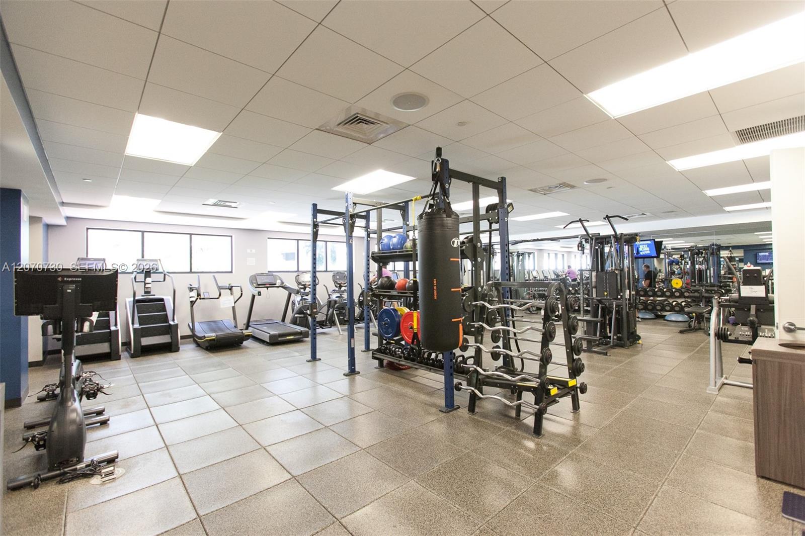 1000 W Island Blvd # 1710 View 13