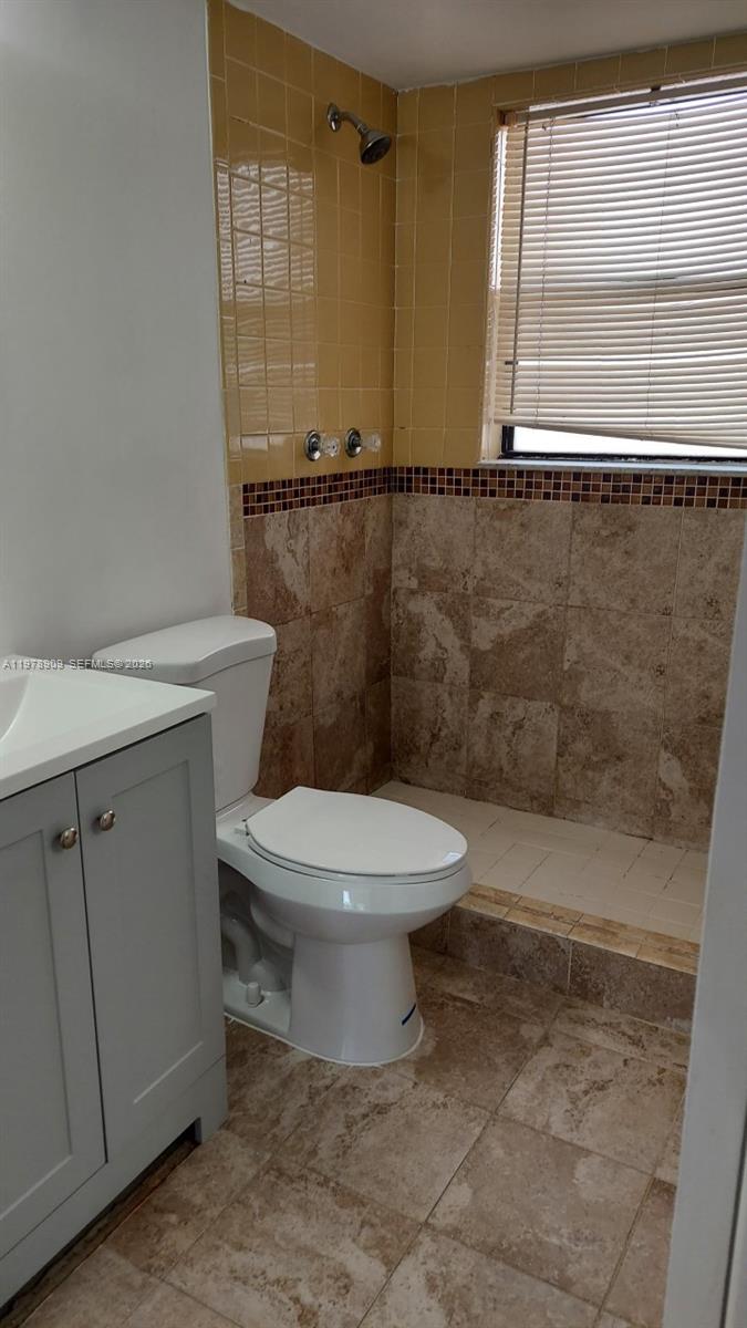 2240 Van Buren St # B1 — Photo 4
